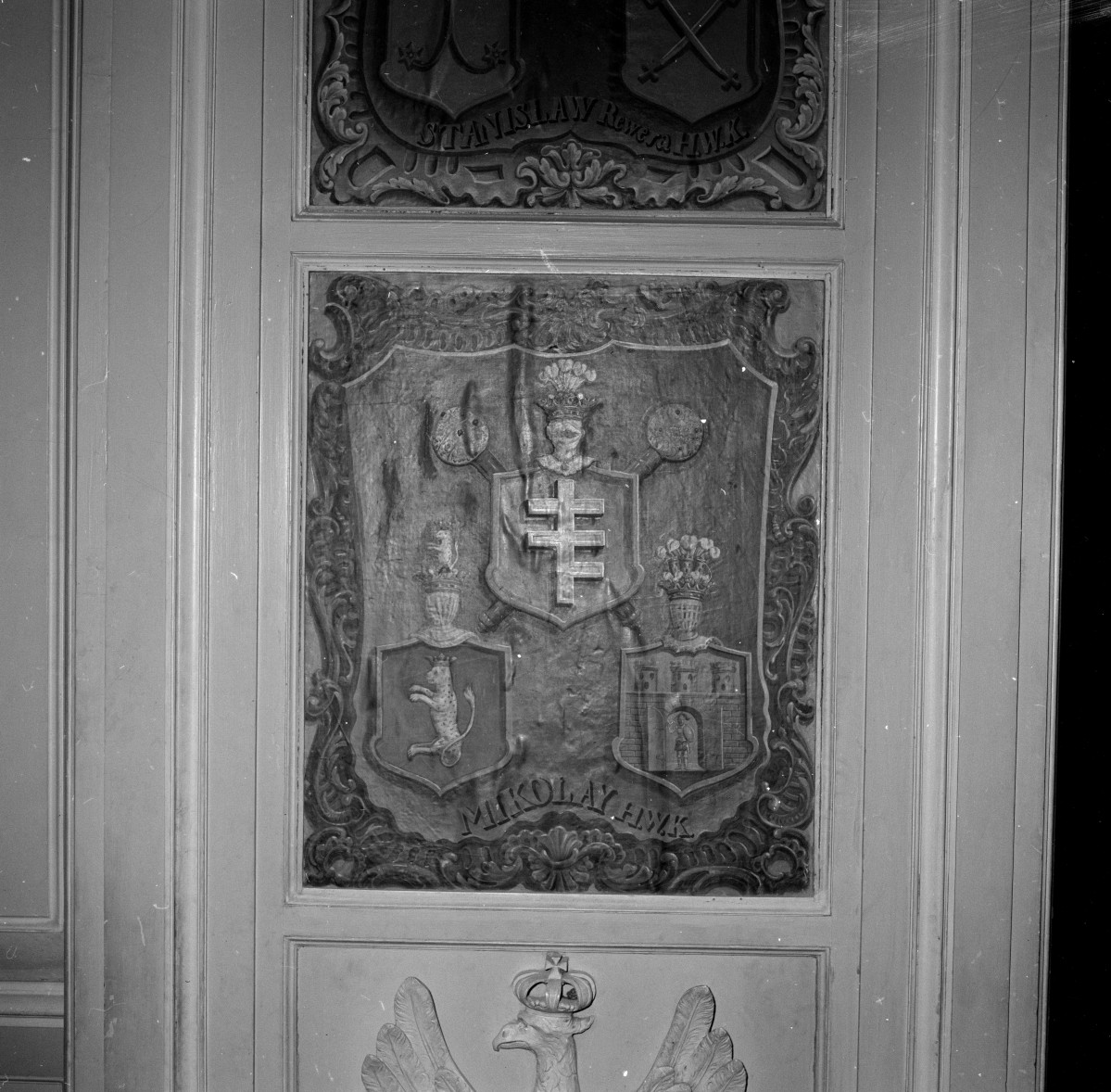 Zamek Lubomirskich i Potockich - malowanie ścienne, kartusz heraldyczny Mikołaja Potockiego, skan 1