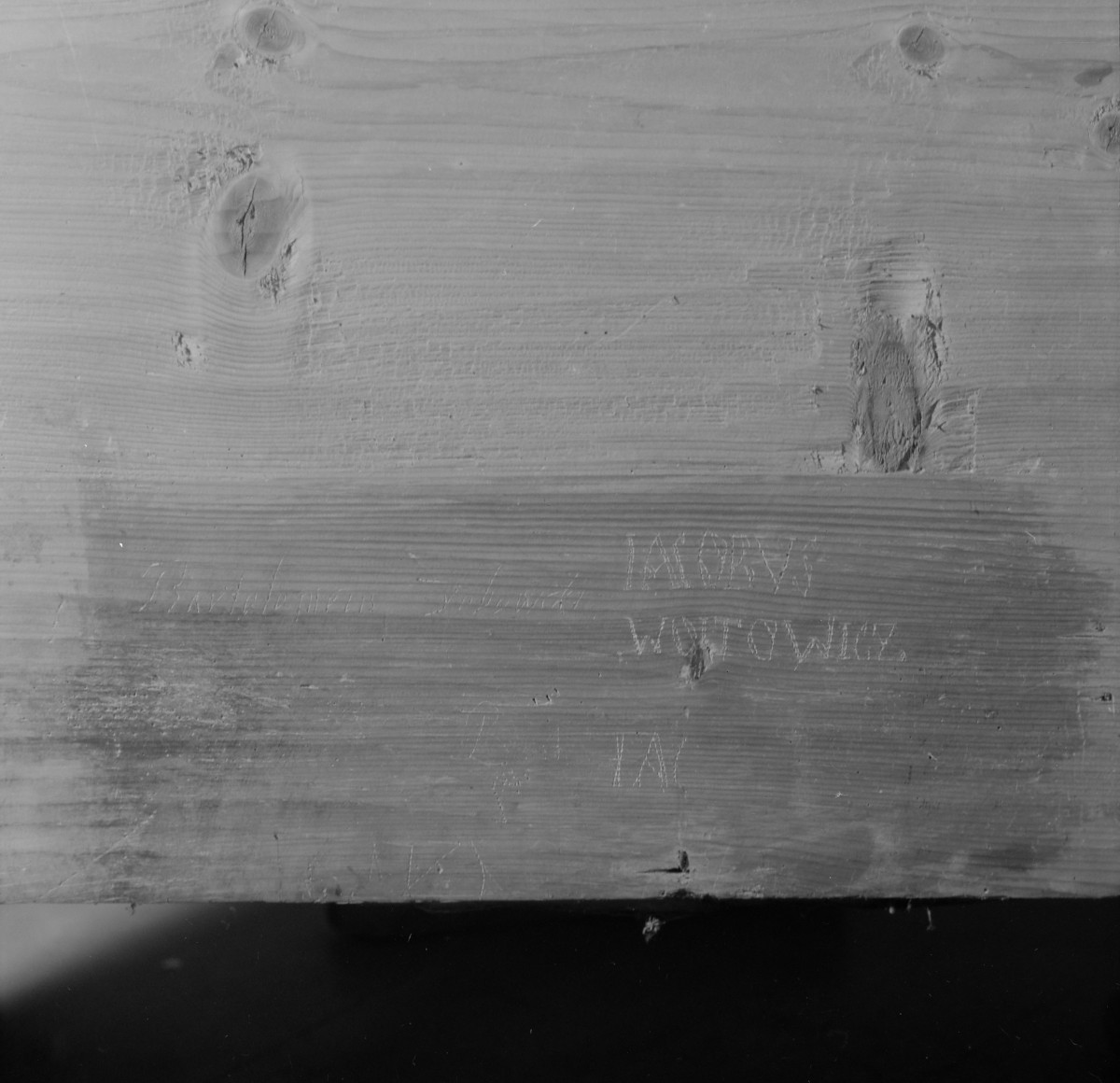 Klasztor ss. Klarysek - większy pozytyw szkatulny, detale obudowy sygnatura Jacobus Woytowicz, skan 1