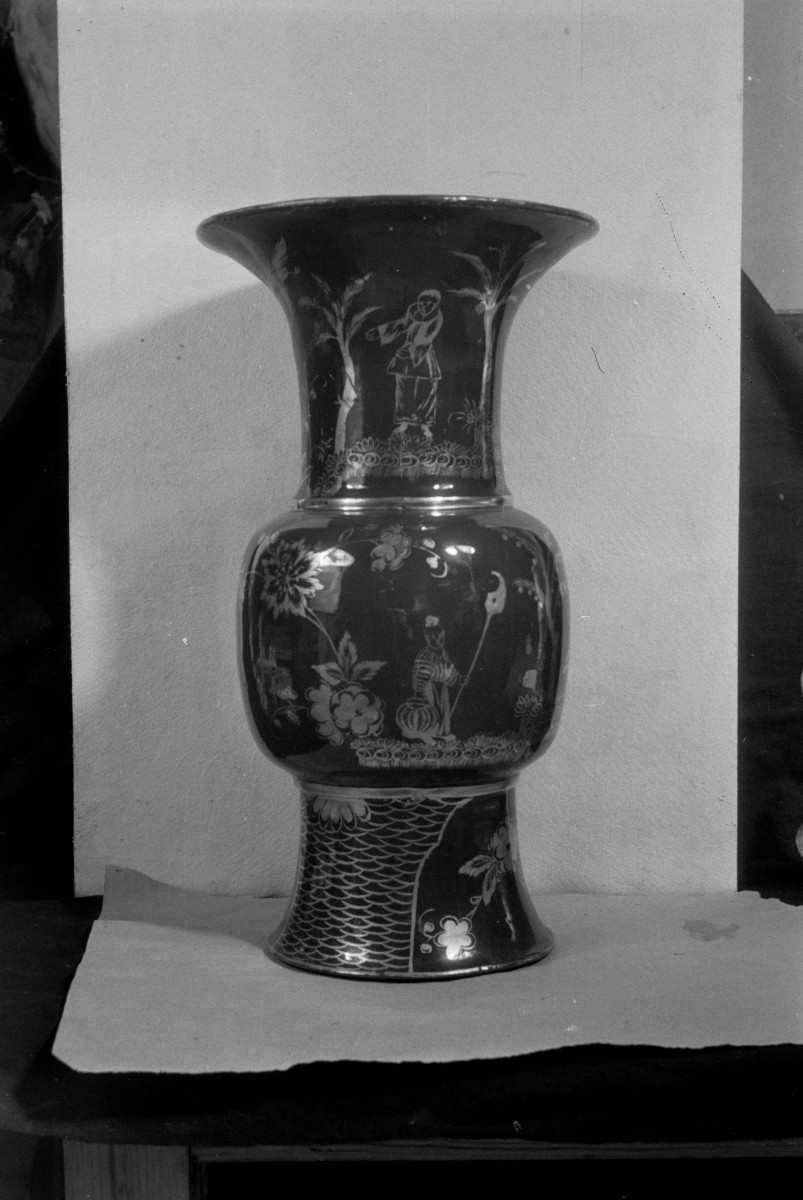 Muzeum Pomorskie w Gdańsku - wazon w typie "Wolfów" fajans kolor brąż, skan 1
