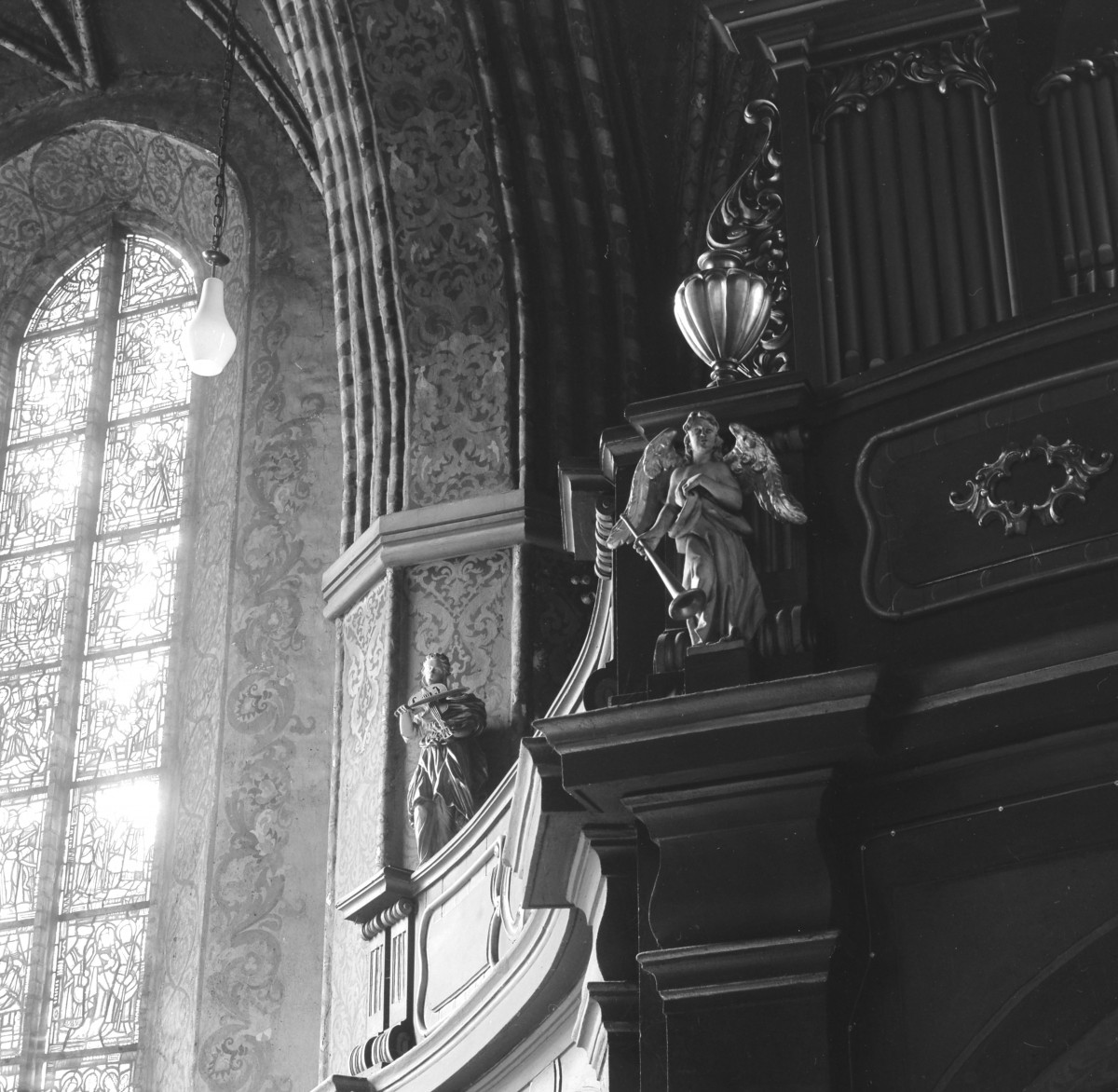 kościół parafialny pw. św.św. Marcina i Mikołaja - fragment chóru muzycznego, skan 1