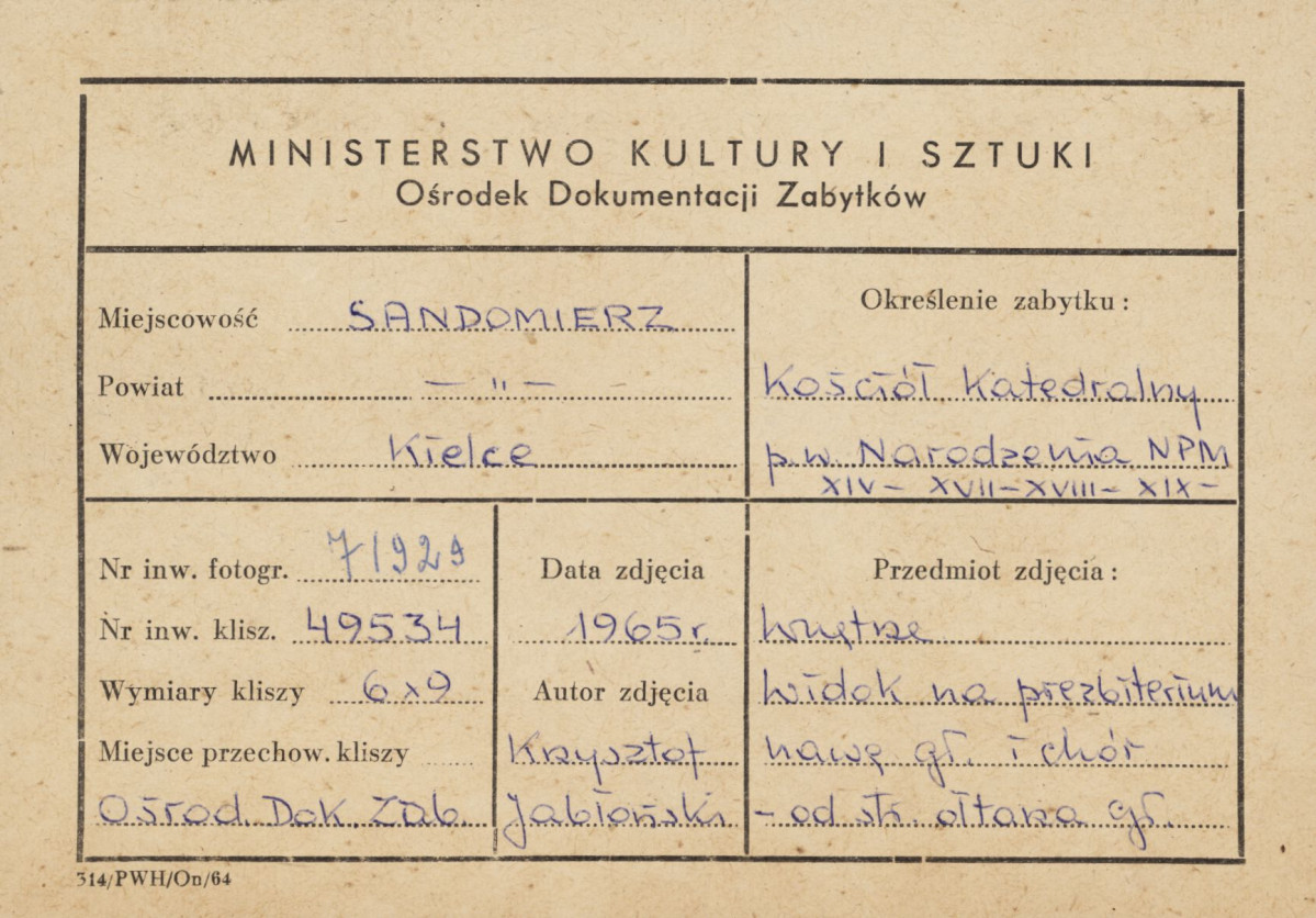  Katedra - wnętrze, widok z prezbiterium w kierunku chóru muzycznego - metryczka, skan 1
