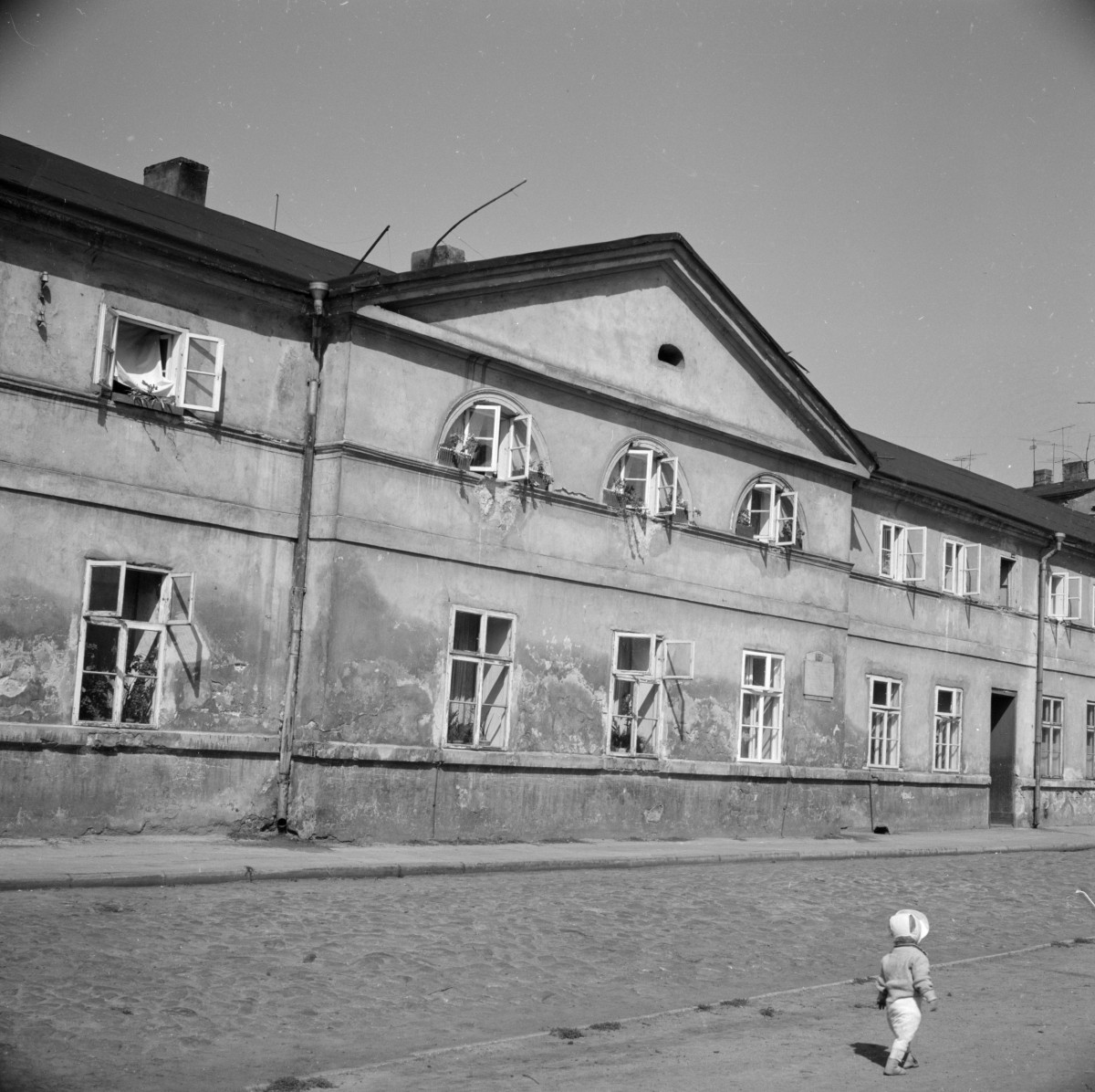 kamienica - elewacja frontowa, środkowa, skan 1