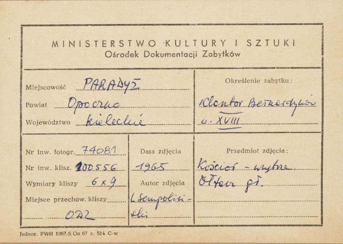 Zespół klasztorny - kościół, wnętrze, widok na ołtarz główny - metryczka
 , skan 1
