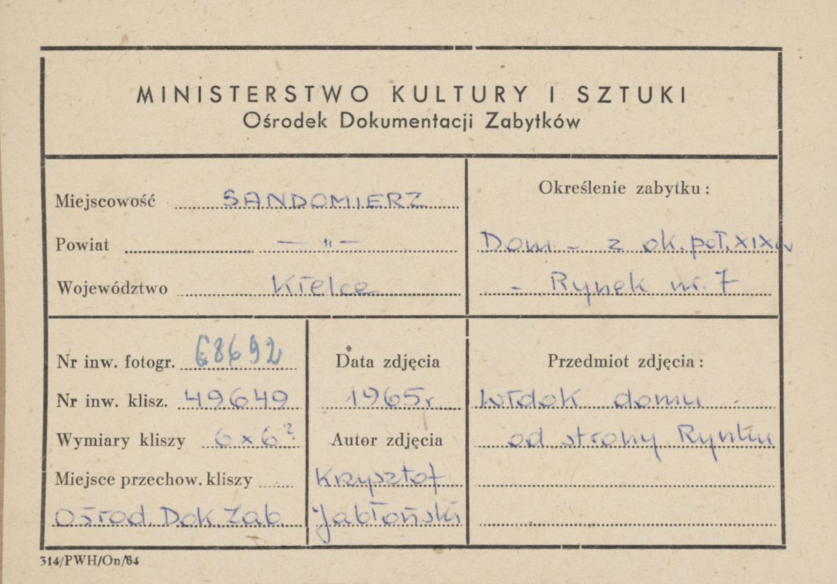 Rynek - kamienica nr 7 - widok elewacji frontowej - metryczka, skan 1