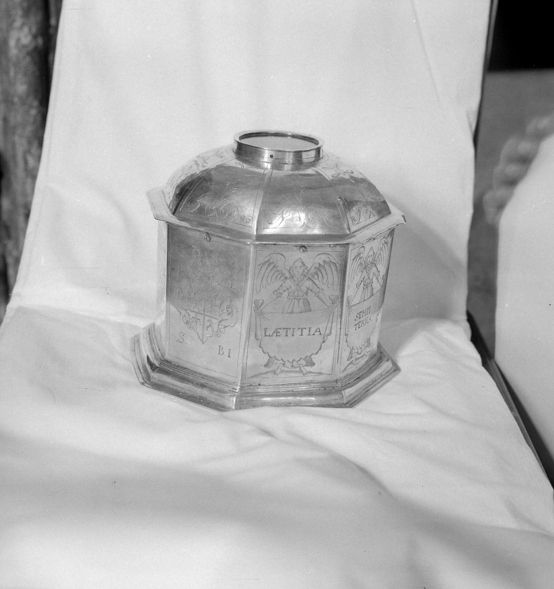 kościół pw. Wniebowzięcia Najświętszej Maryi Panny - zbiory - relikwiarz św. Walentego z 1630 r., skan 1