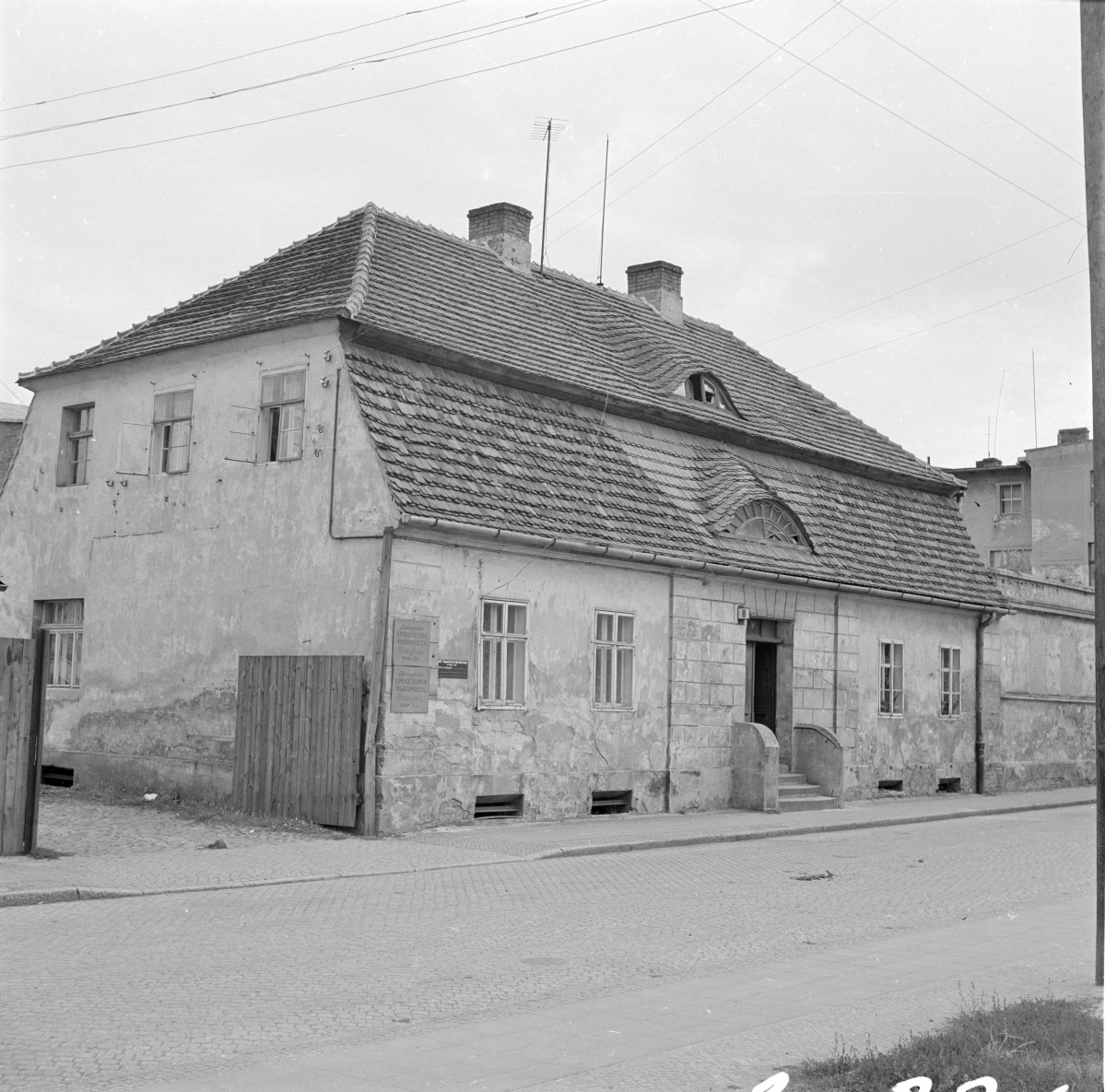 kamienica ul. Arciszewskiego 8 (dawny nr) - elewacja frontowa, skan 1