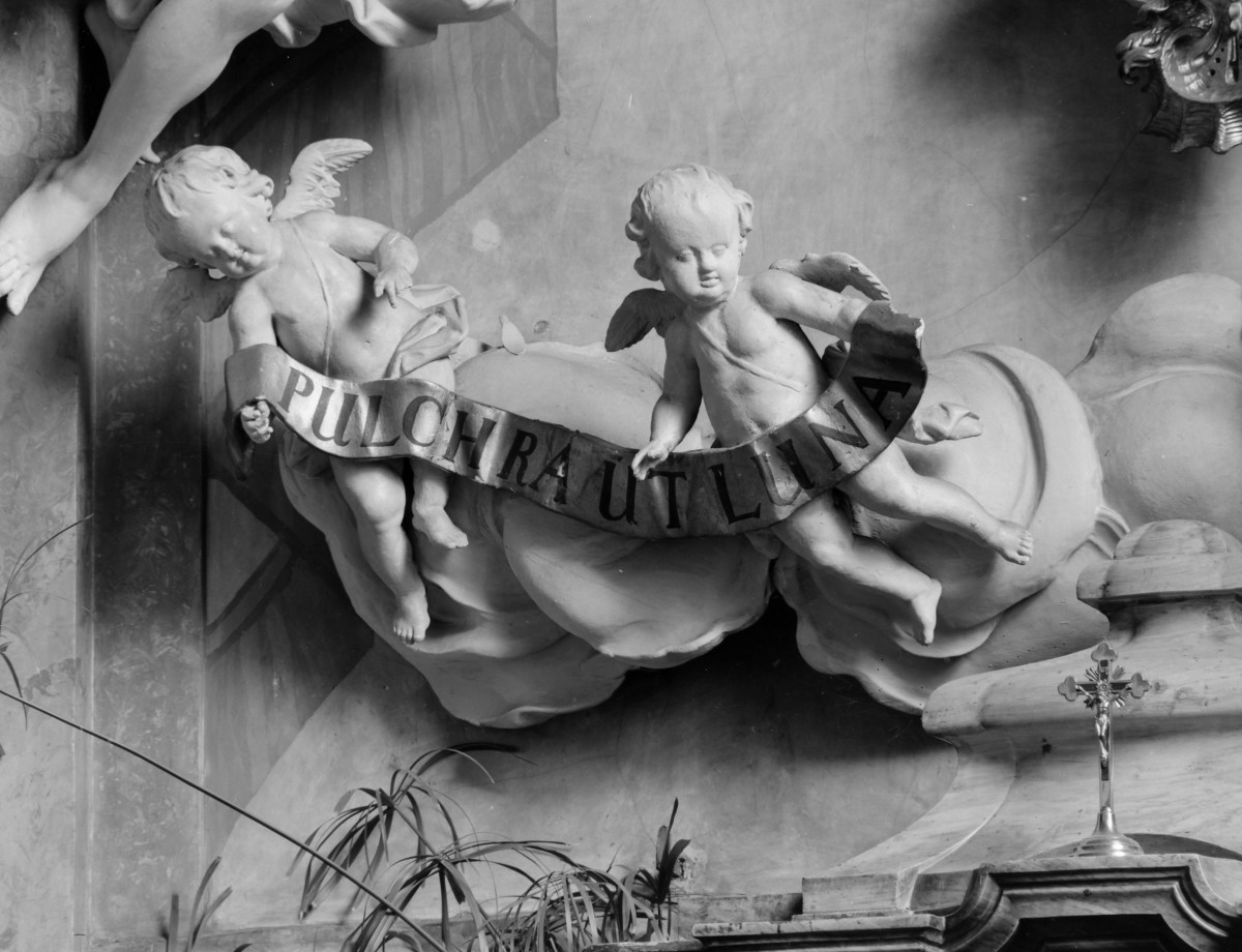 katedra św. Stanisława i św. Wacława - kaplica Matki Bożej Świdnickiej (kaplica rzeźników), ołtarz, rzeźby, skan 1