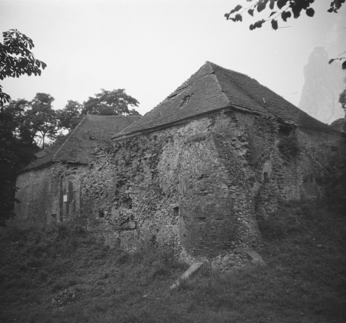 zamek - fragment od wejścia, skan 1