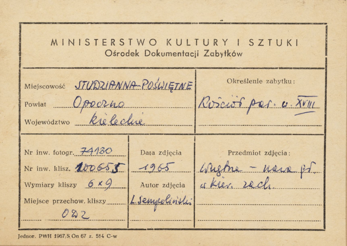 Zespół klasztorny Filipinów - wnętrze kościoła, widok z nawy w kierunku chóru - metryczka, skan 1