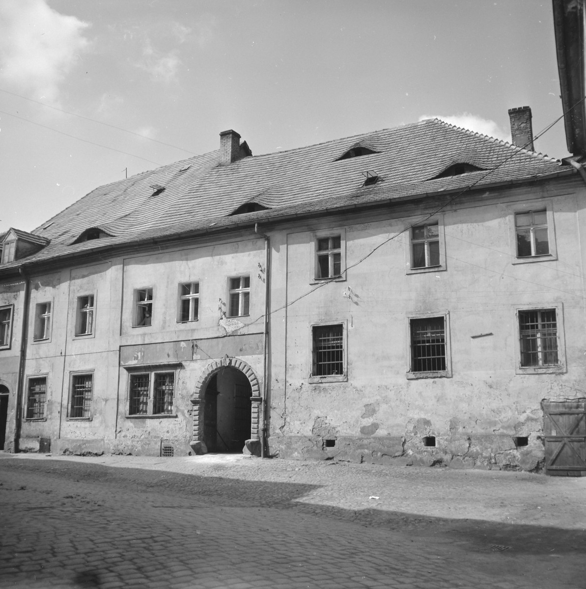 zabudowa miasta - kamienica - elewacja frontowa, skan 1