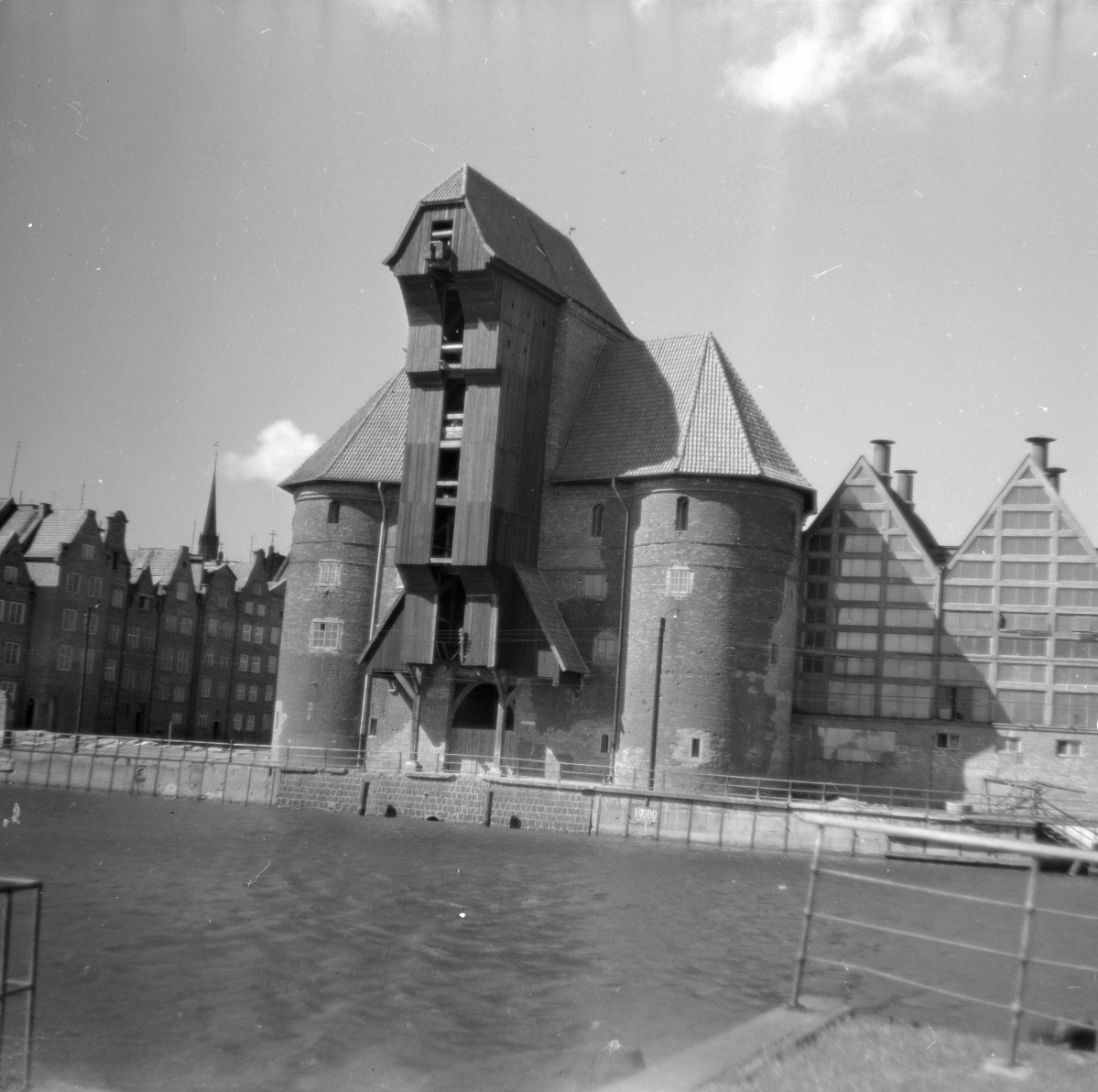 Żuraw XIV-WV odbudowa 1957-9 - widok zewnętrzny, skan 1