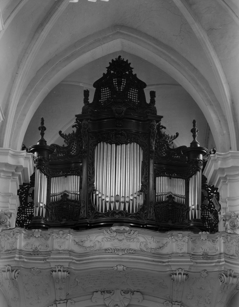 sanktuarium św. Jadwigi Śląskiej - kościół: prospekt organowy, skan 1