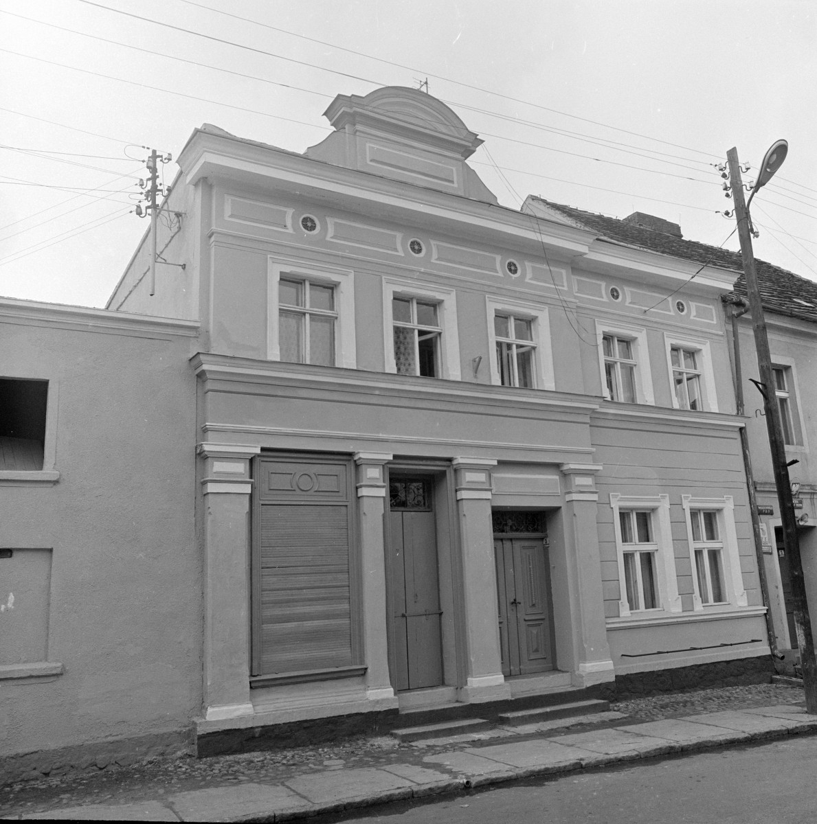 dom mieszkalny, ul. Narutowicza 3 - elewacja frontowa, skan 1