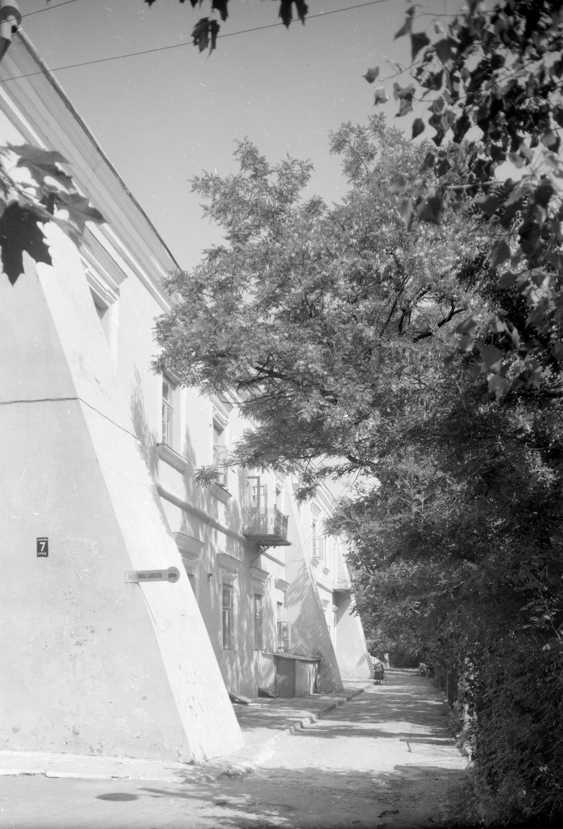 dawny klasztor popauliński - fragment elewacji, skan 1