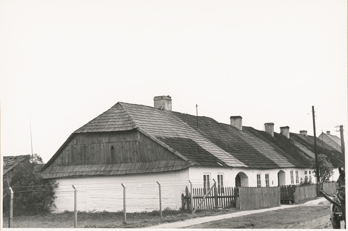 Domy drewniane - widok ogólny, skan 1