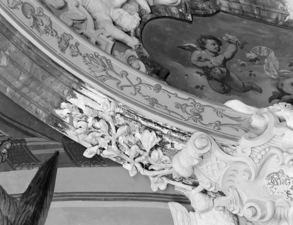 mauzoleum Piastów Świdnickich przy kościele pw. Wniebowzięcia Najświętszej Marii Panny  - wnętrze - fragment dekoracji sklepienia południowego (uszkodzenia), skan 1