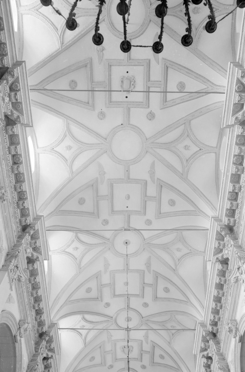 katedra Zmartwychwstania Pańskiego i św. Tomasza Apostoła - wnętrze: sklepienie, stiuki, skan 1