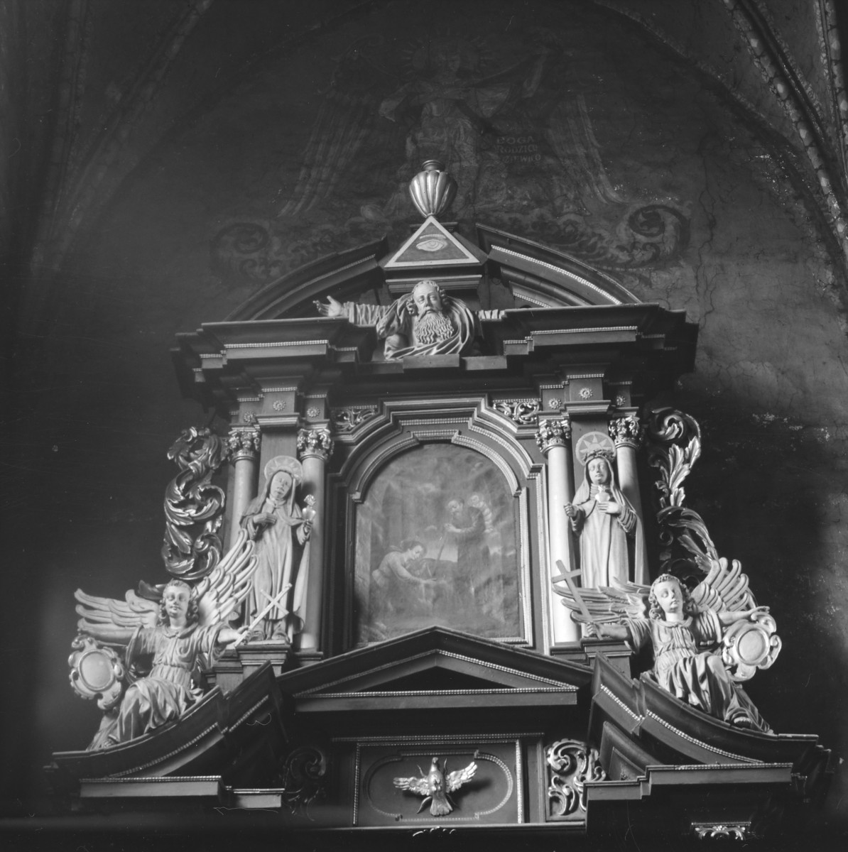 kościół parafialny pw. św.św. Marcina i Mikołaja - ołtarz Najświętszej Panny Marii, zwieńczenia ołtarza, skan 1