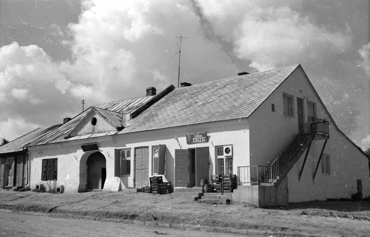 dawny zajazd - elewacja frontowa, skan 1