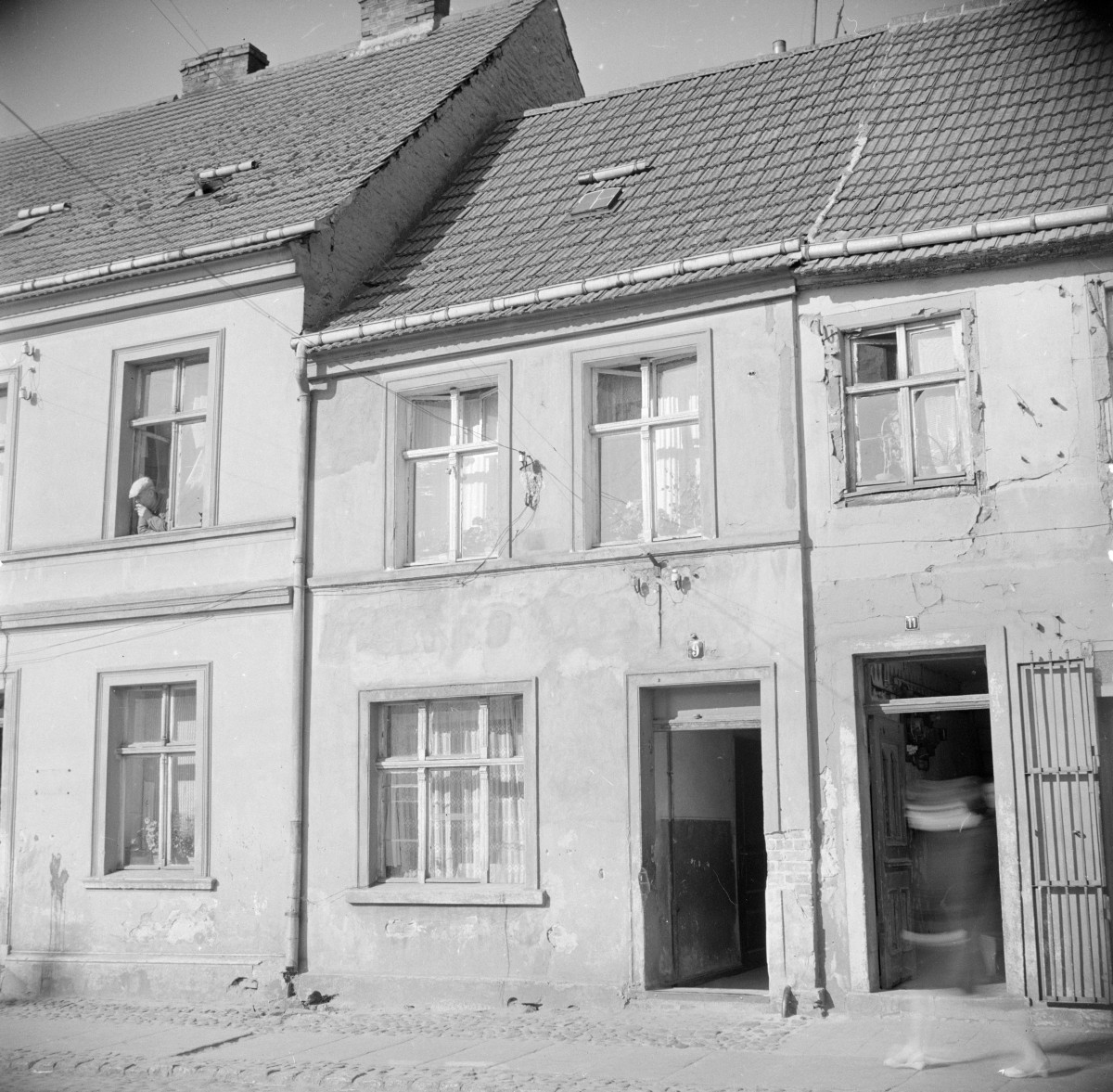 kamienica - elewacja frontowa, skan 1