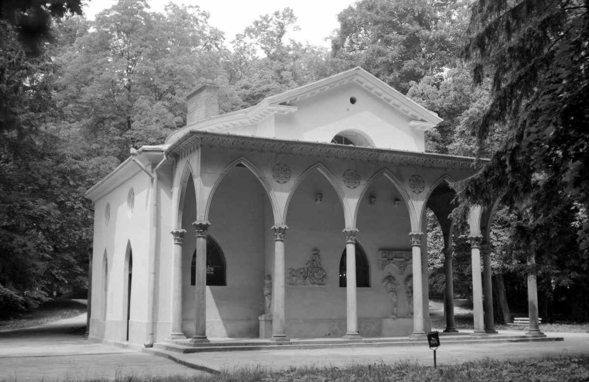 pałac Czartoryskich - Domek Gotycki - elewacja frontowa, skan 1
