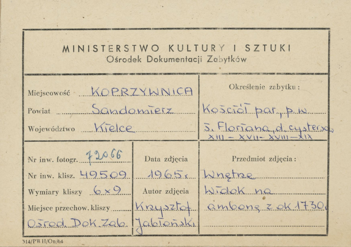 Zespół klasztorny - kościół, wnętrze , nawa główna, widok na ambonę, - metryczka, skan 1
