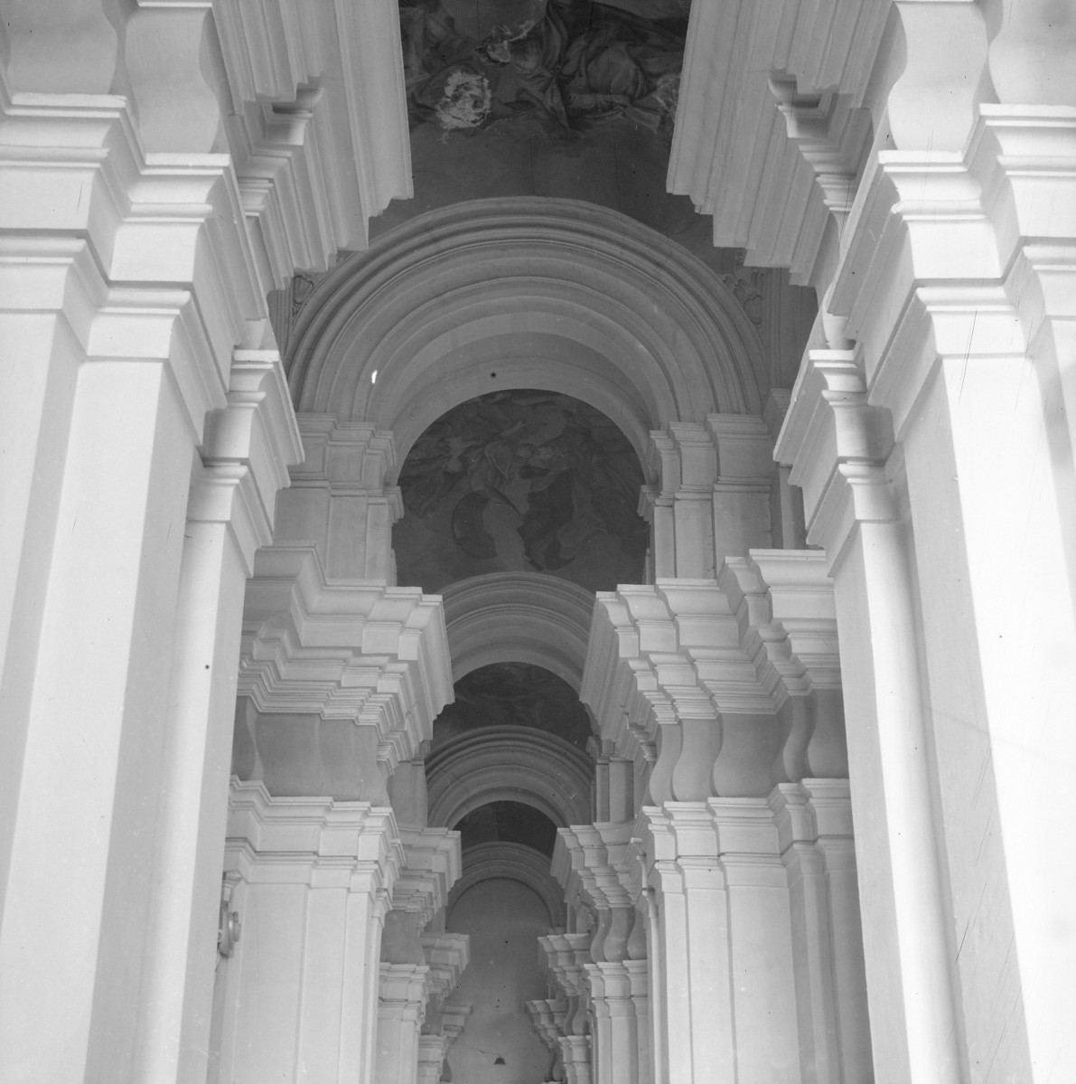 kościół, ob. seminaryjny pw. św.św. Piotra i Pawła - wnętrze: empor, skan 1