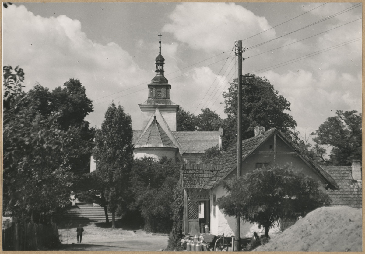 Kościół parafialny - widok ogólny od strony wsch., skan 1
