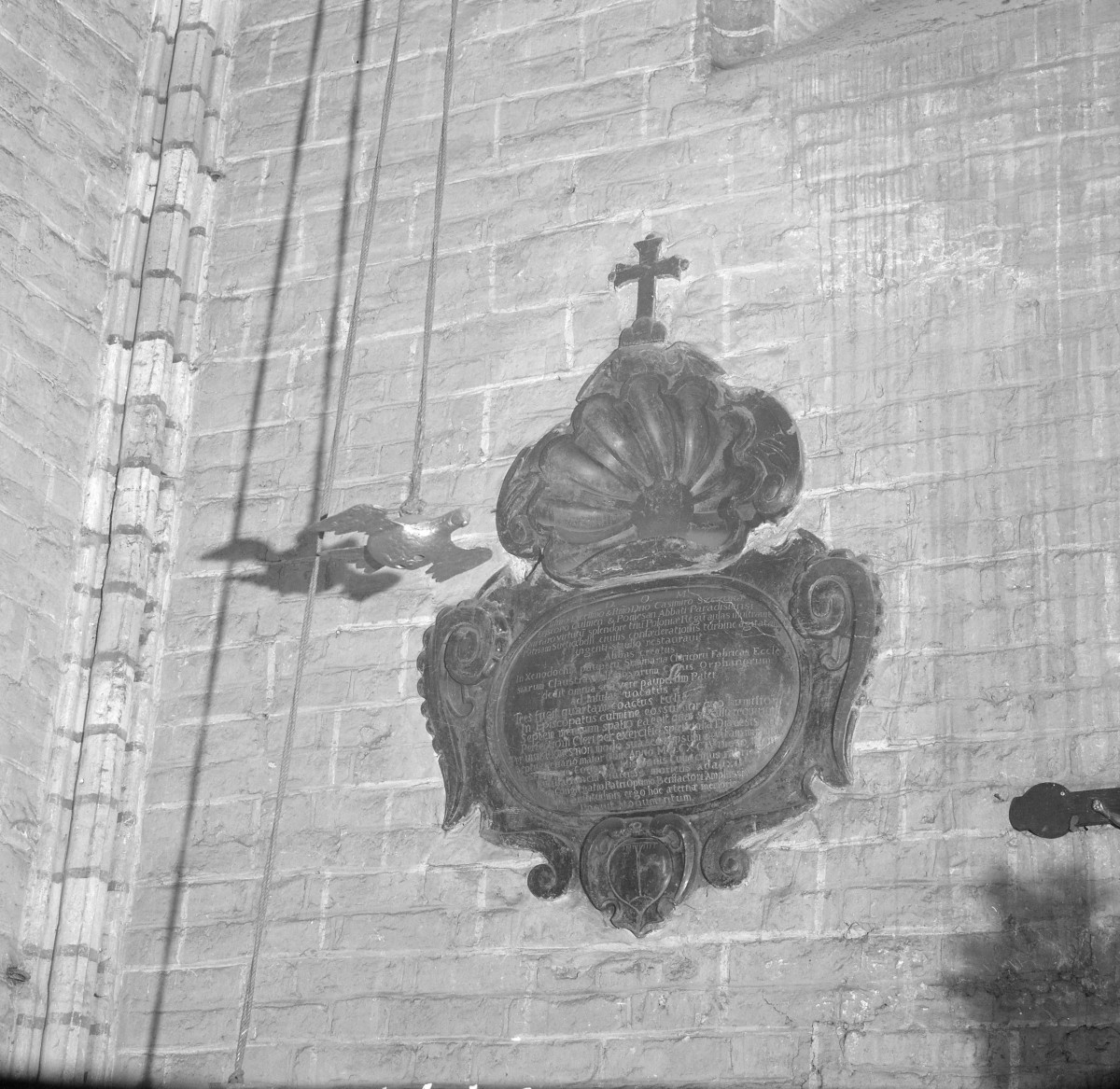 kościół pw. Wniebowzięcia Najświętszej Maryi Panny - wnętrze - nawa boczna południowa - epitafium K. Szczuki, skan 1