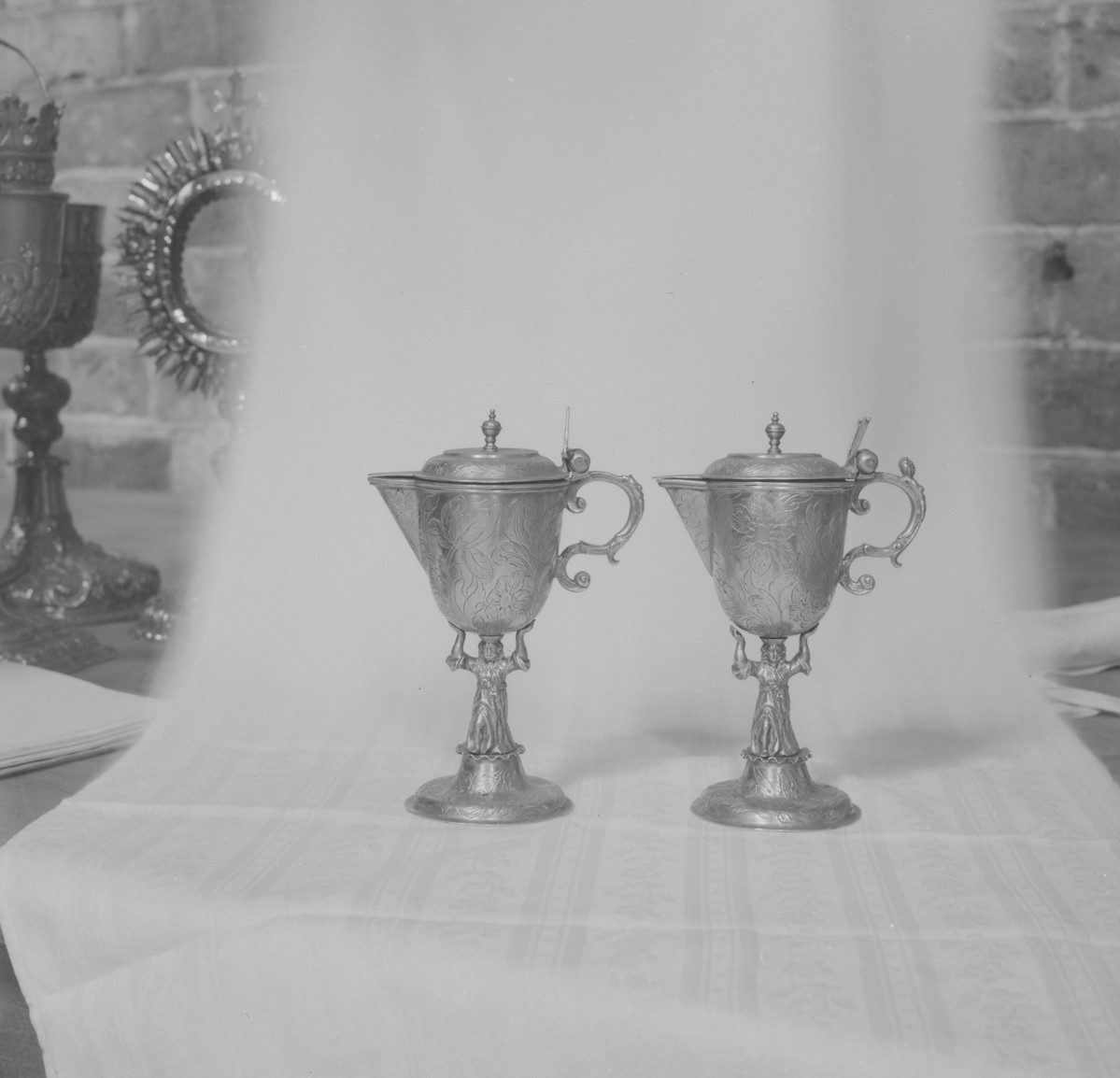 kościół pw. św. Jakuba Apostoła i św. Agnieszki, Dziewicy i Męczennicy - zbiory - ampułki z XVII wieku /Z.T./, skan 1