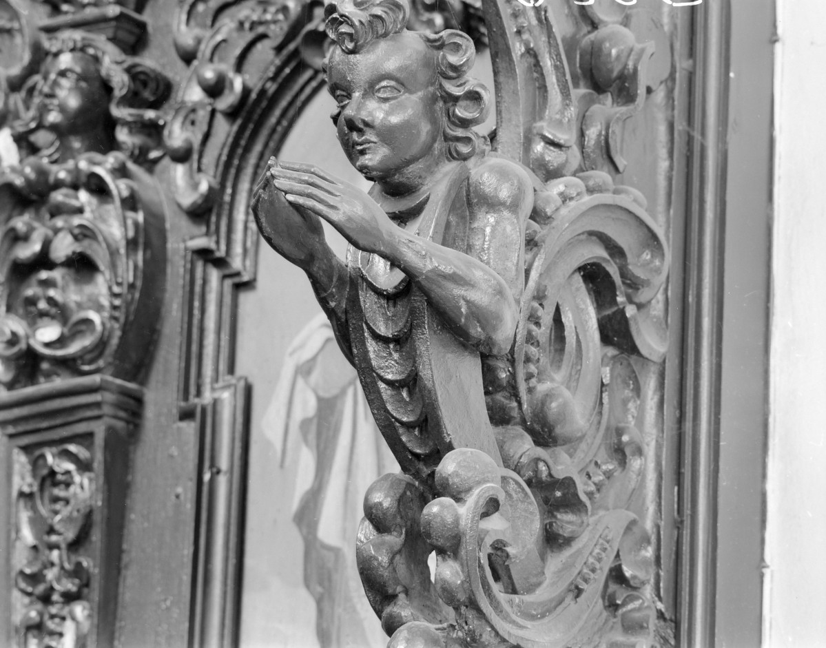 Kościół pw. NMP i św. Mikołaja - wnętrze: stalle. Detale rzeźby., skan 1