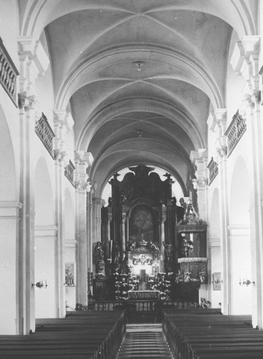 klasztor Dominikanów - kościół pw. Podwyższenia Krzyża Świętego - wnętrze - nawa główna - prezbiterium - ołtarz główny, skan 1