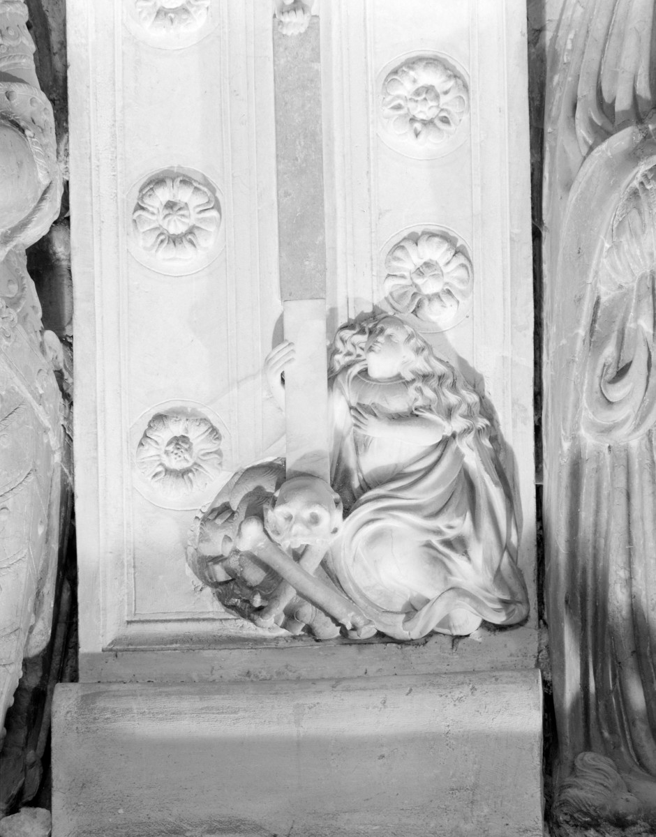 kościół pw. św. Mikołaja - Kaplica Firlejów - wnętrze - nagrobek Firlejów - pole główne - fragment św. Marii Magdaleny, skan 1