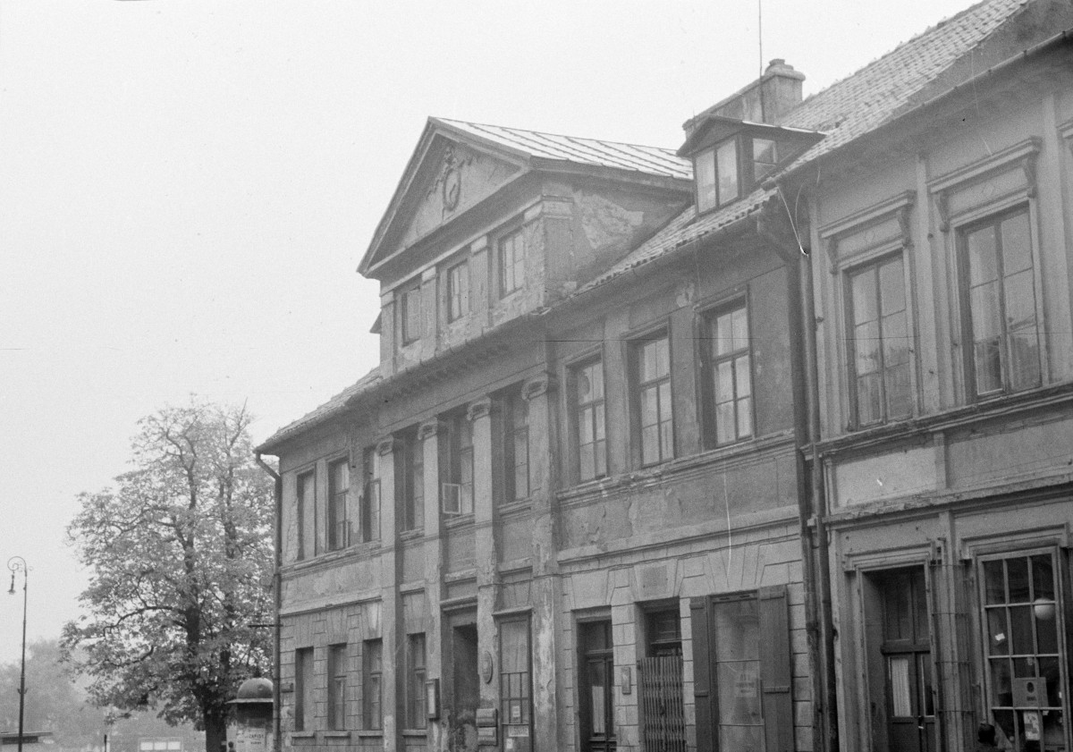 kamienica - detal architektoniczny, elewacja frontowa, skan 1