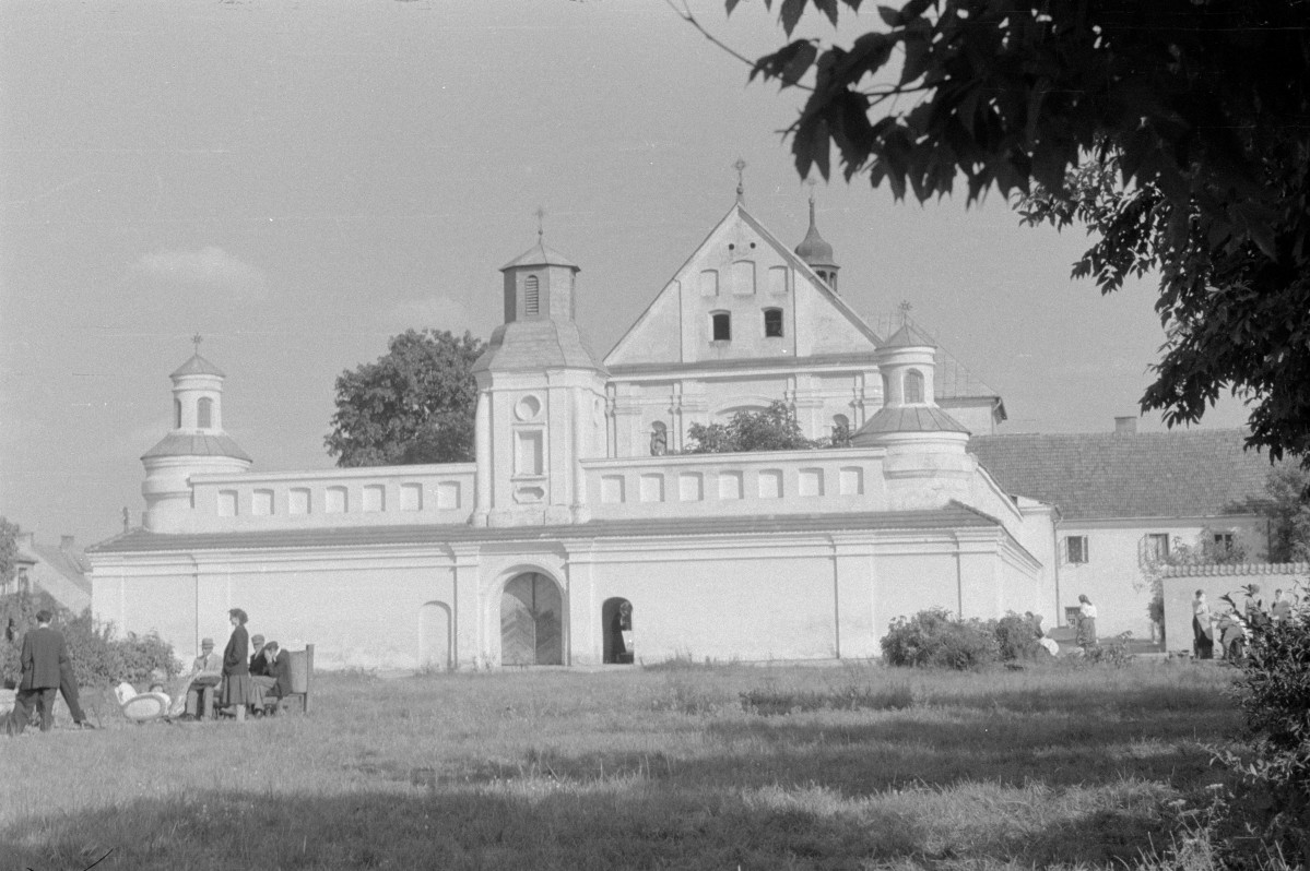 klasztor Bernardynów - kościół pw. św. Antoniego Padewskiego - elewacja frontowa, skan 1