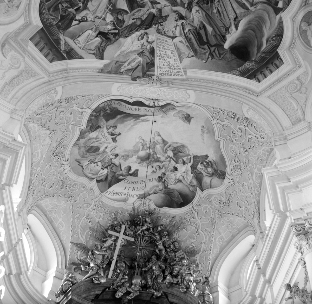 kościół, ob. parafialny pw. św. Jadwigi - wnętrze: fragment sklepienia prezbiterium z polichromią, skan 1