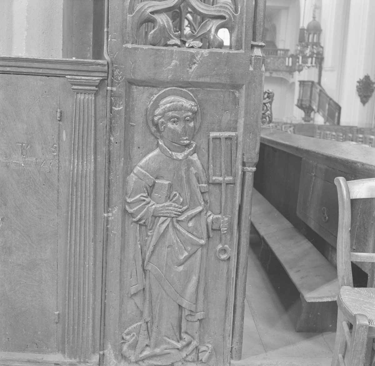 bazylika św. Elżbiety - wnętrze, stalle, skan 1