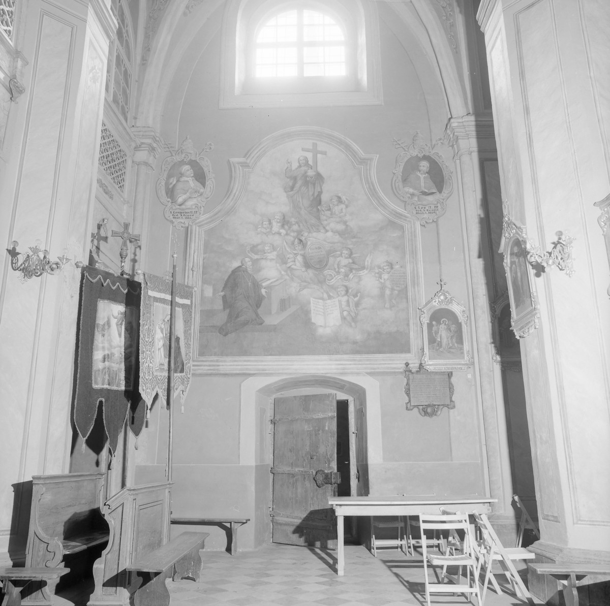 klasztor ss. Mniszek Benedyktynek - kościół pw. Najświętszej Maryi Panny i św. Wojciecha - wnętrze - nawa boczna północna - polichromia zachodnia, skan 1