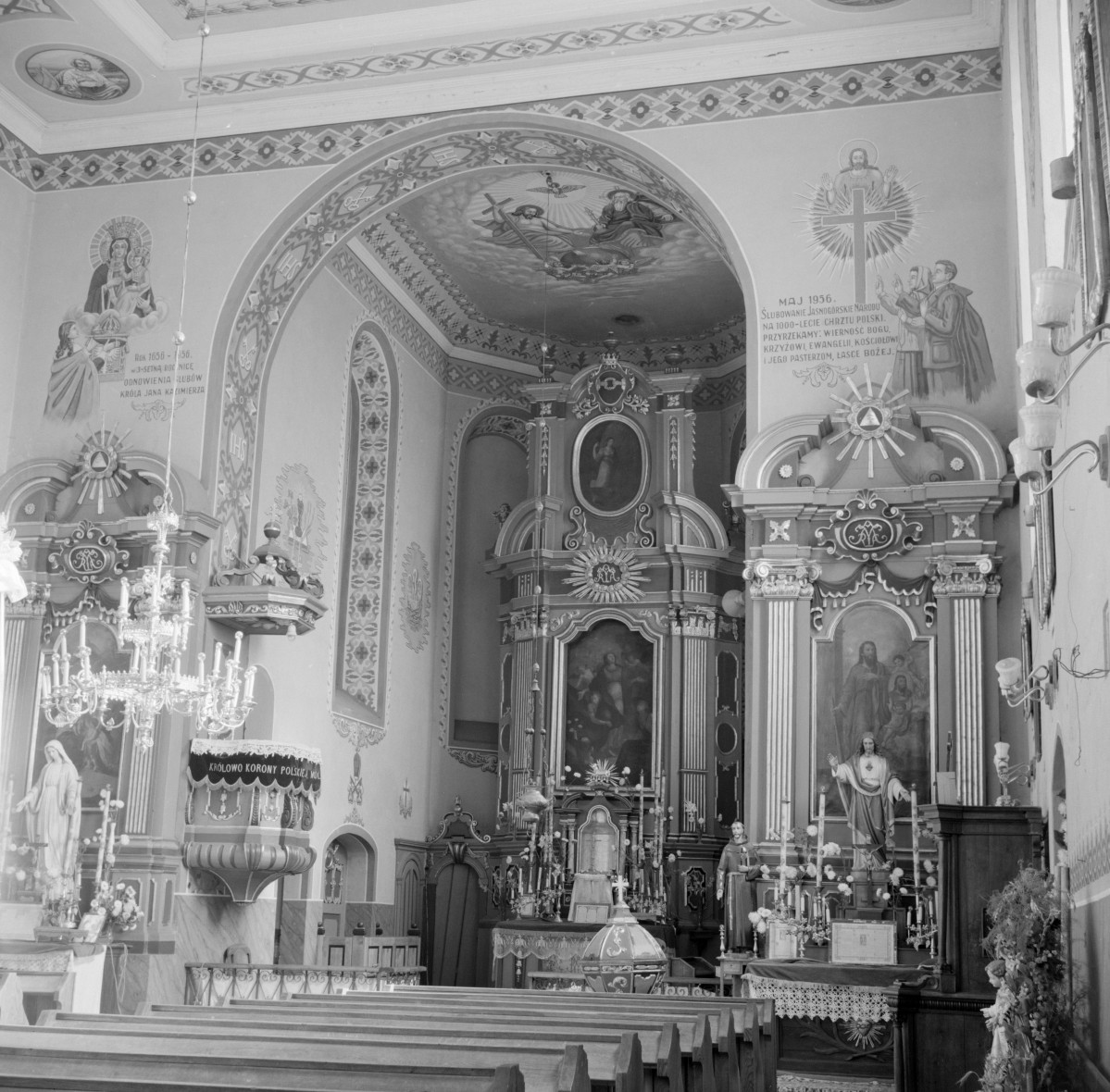 kościół pw. Wniebowzięcia NMP - wnętrze, ołtarz główny, skan 1