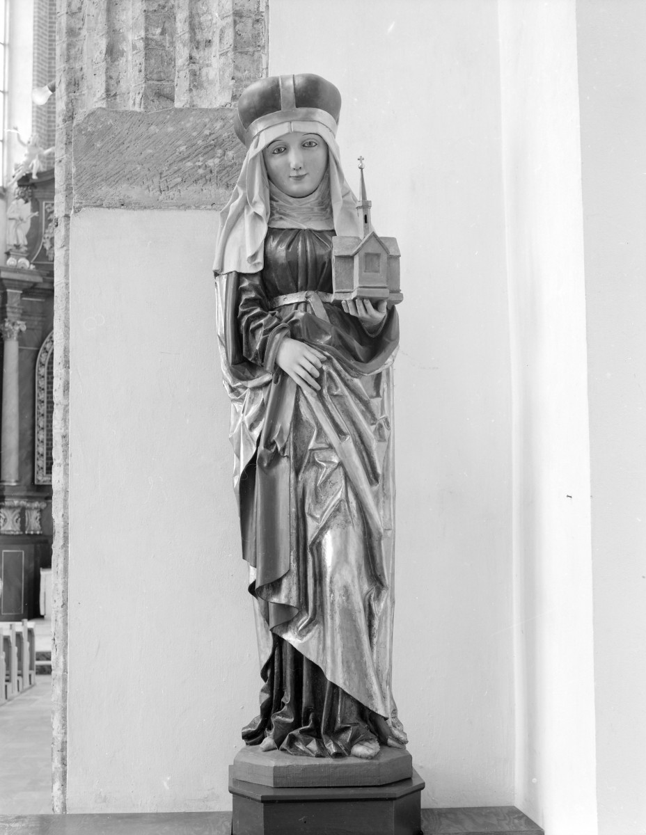 Kościół Najświętszej Marii Panny - wnętrze: rzeźba św. Jadwigi, skan 1