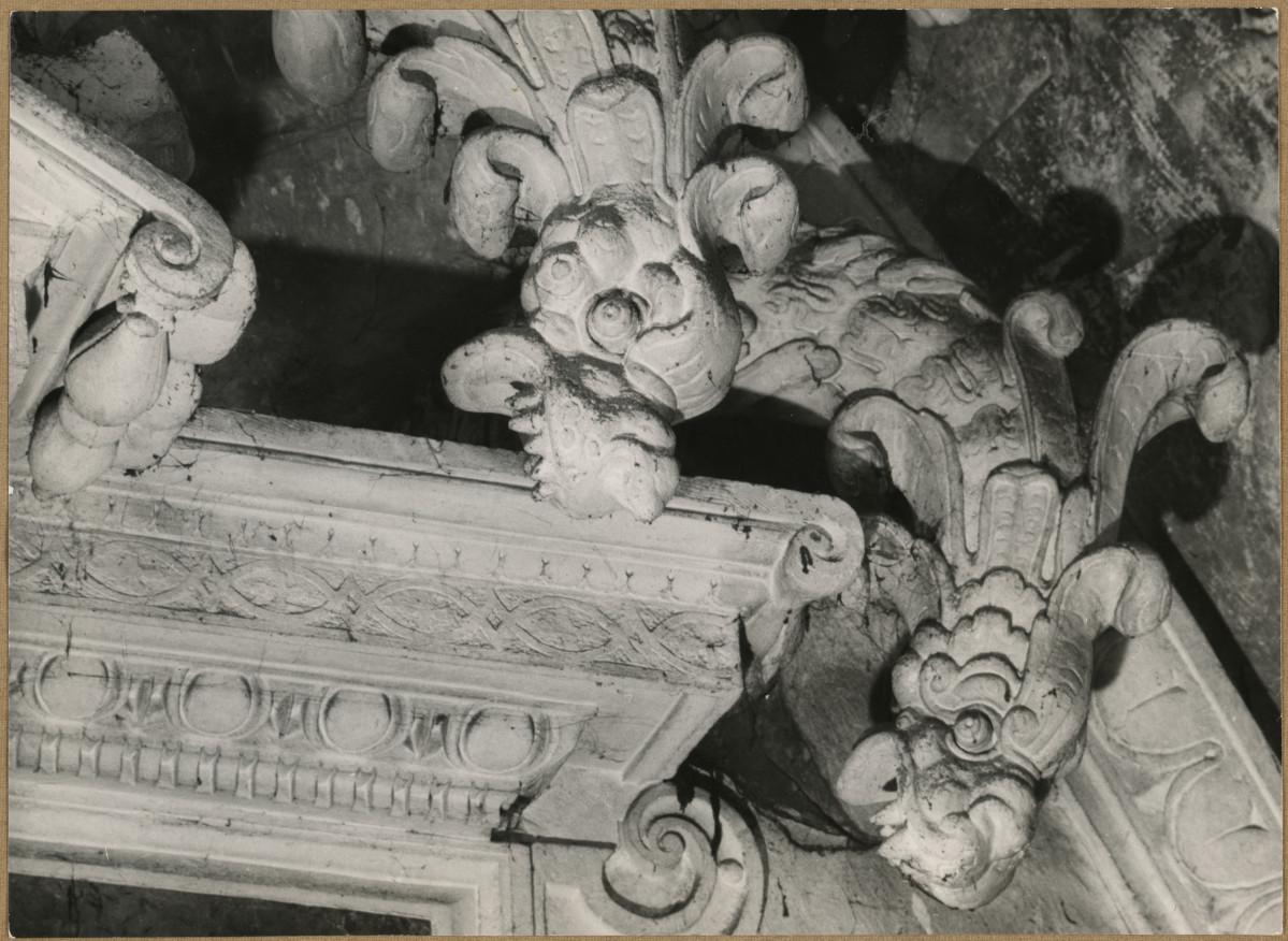 Kaplica Firlejów - nagrobek Firlejów - fragment dekoracji , skan 1