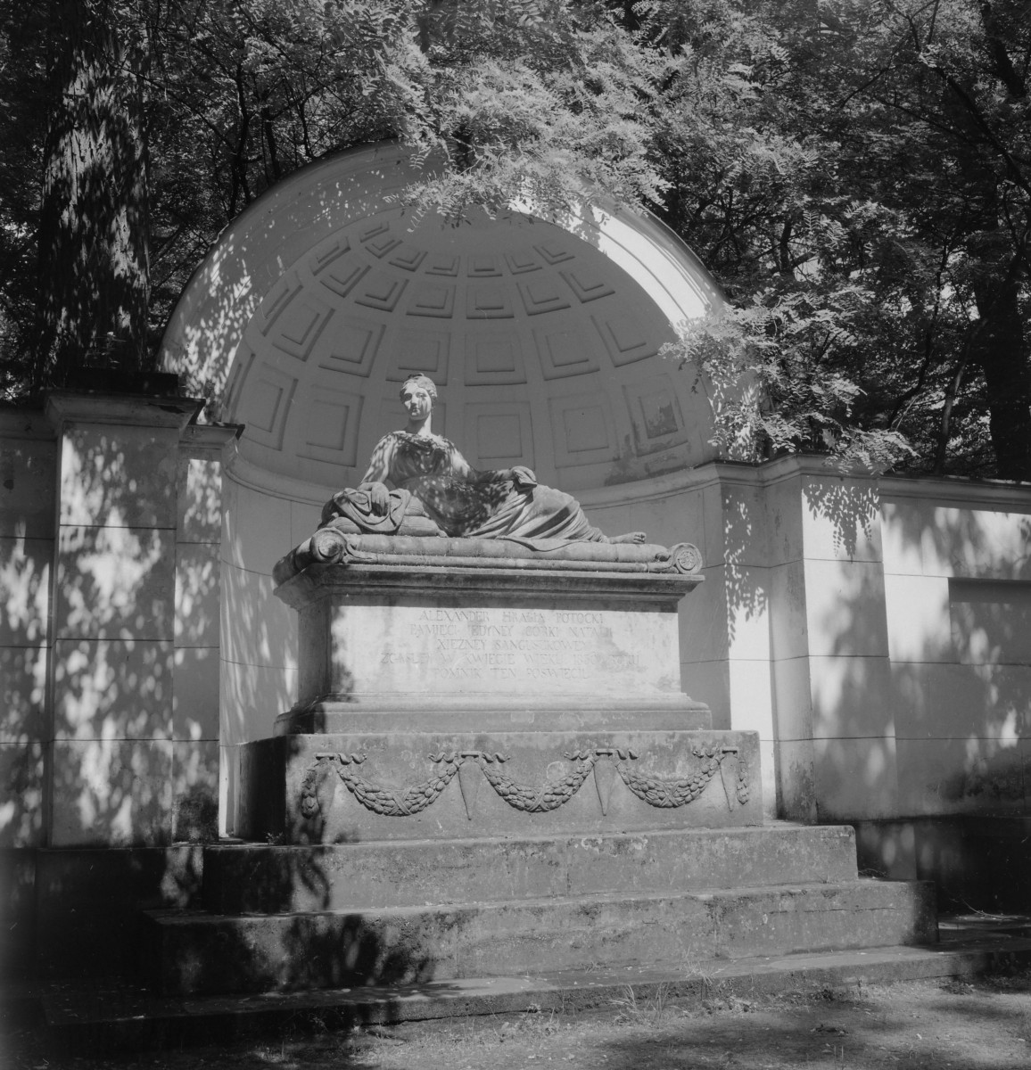 Zespół pałacowo - parkowy - Mauzoleum Natalii z Potockich Sanguszkowej, skan 1