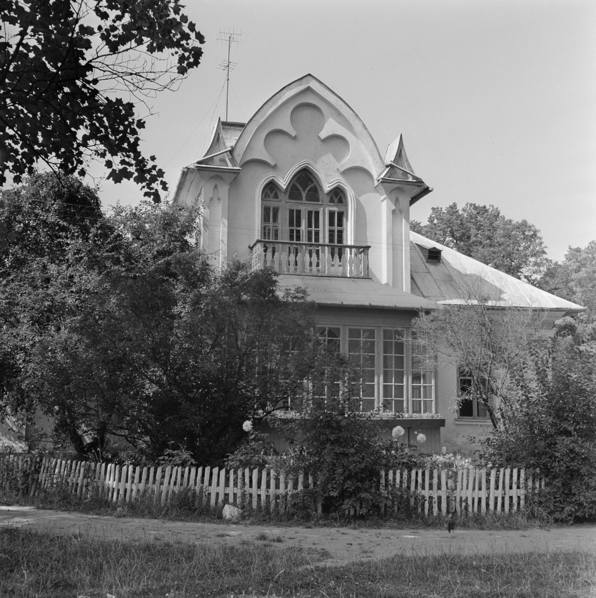 dwór - fragment elewacji, skan 1