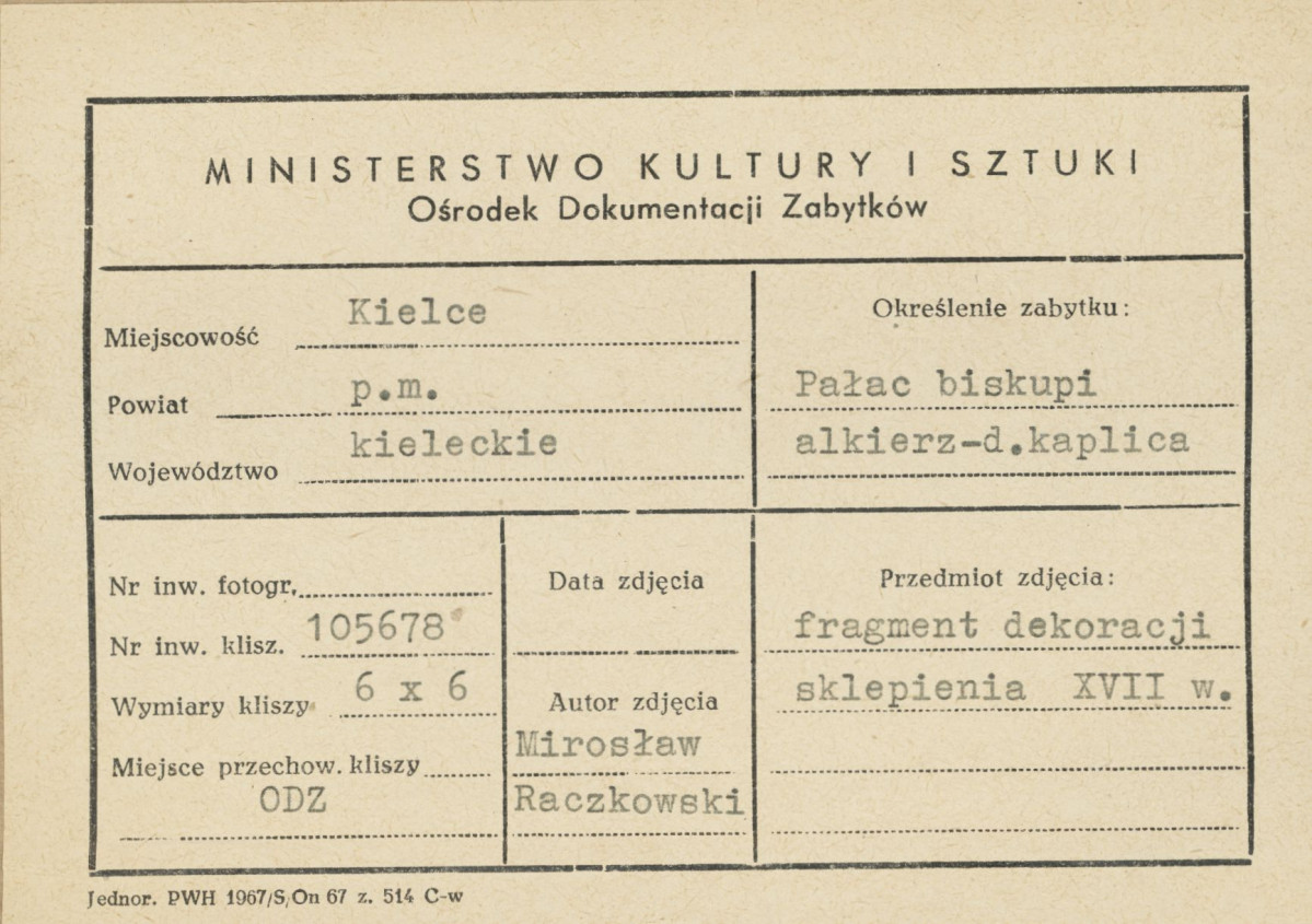 Pałac biskupów - wnętrze, alkierz - d. kaplica, fragment dekoracji sklepienia - wspornik łuku - metryczka, skan 1