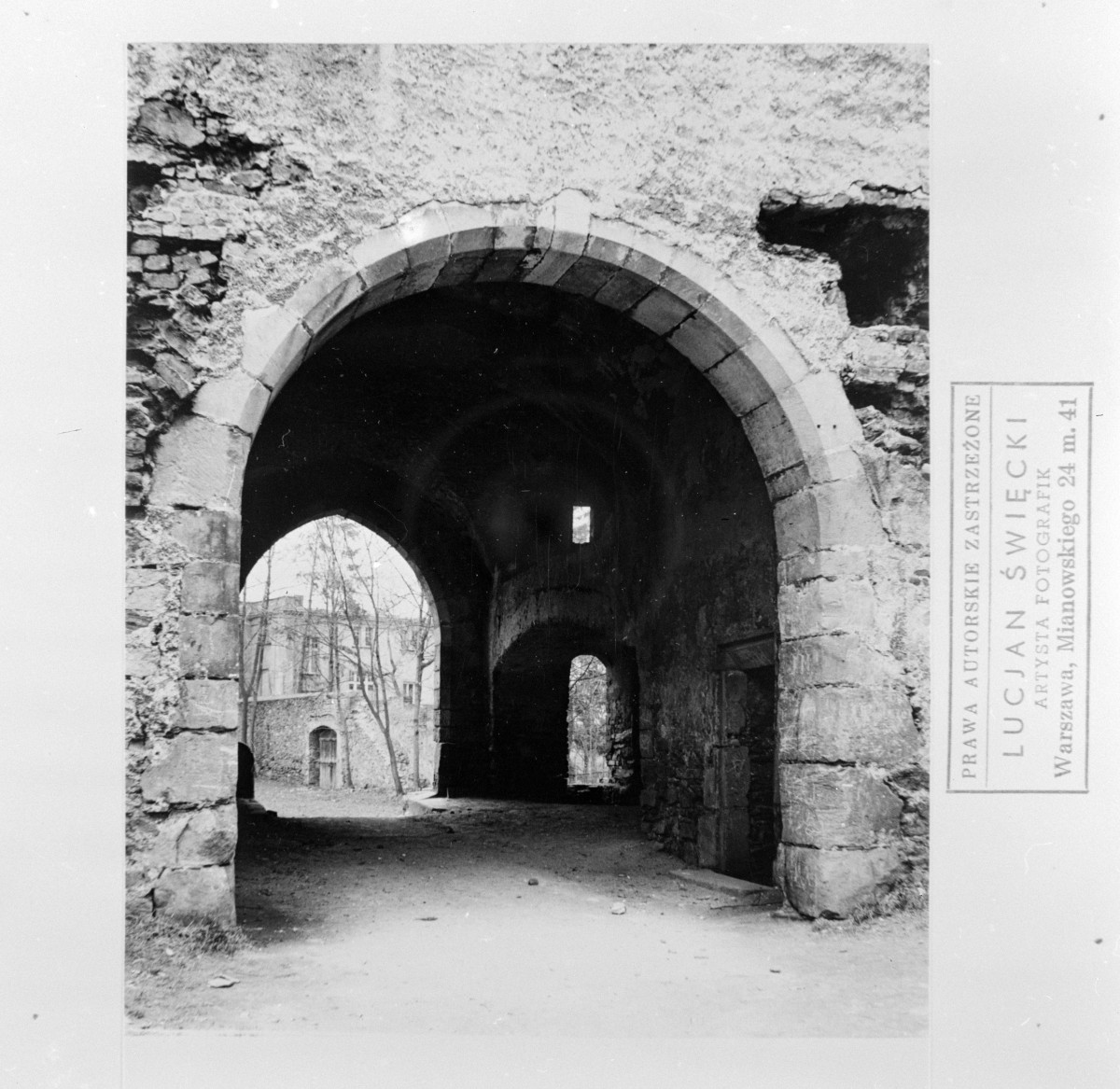 zamek - brama wjazdowa, skan 1