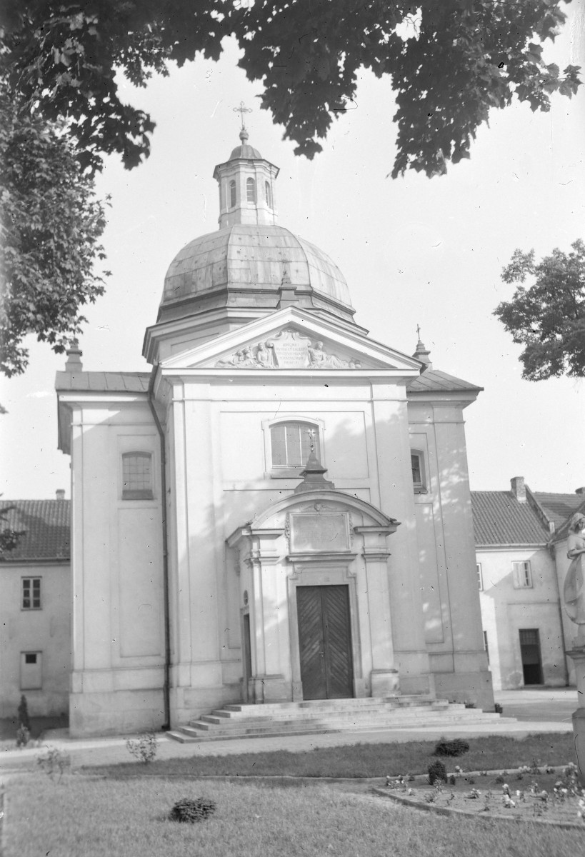 kościół pw. św. Antoniego z Padwy - elewacja frontowa, skan 1