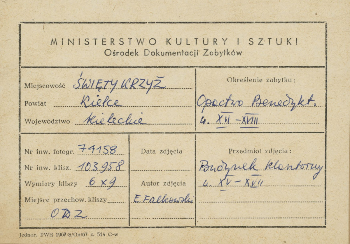 Zespół klasztorny na Świętym Krzyżu - zach. skrzydło klasztoru, widok od strony płd. - wsch. na elewację wsch. i płd. - metryczka   , skan 1