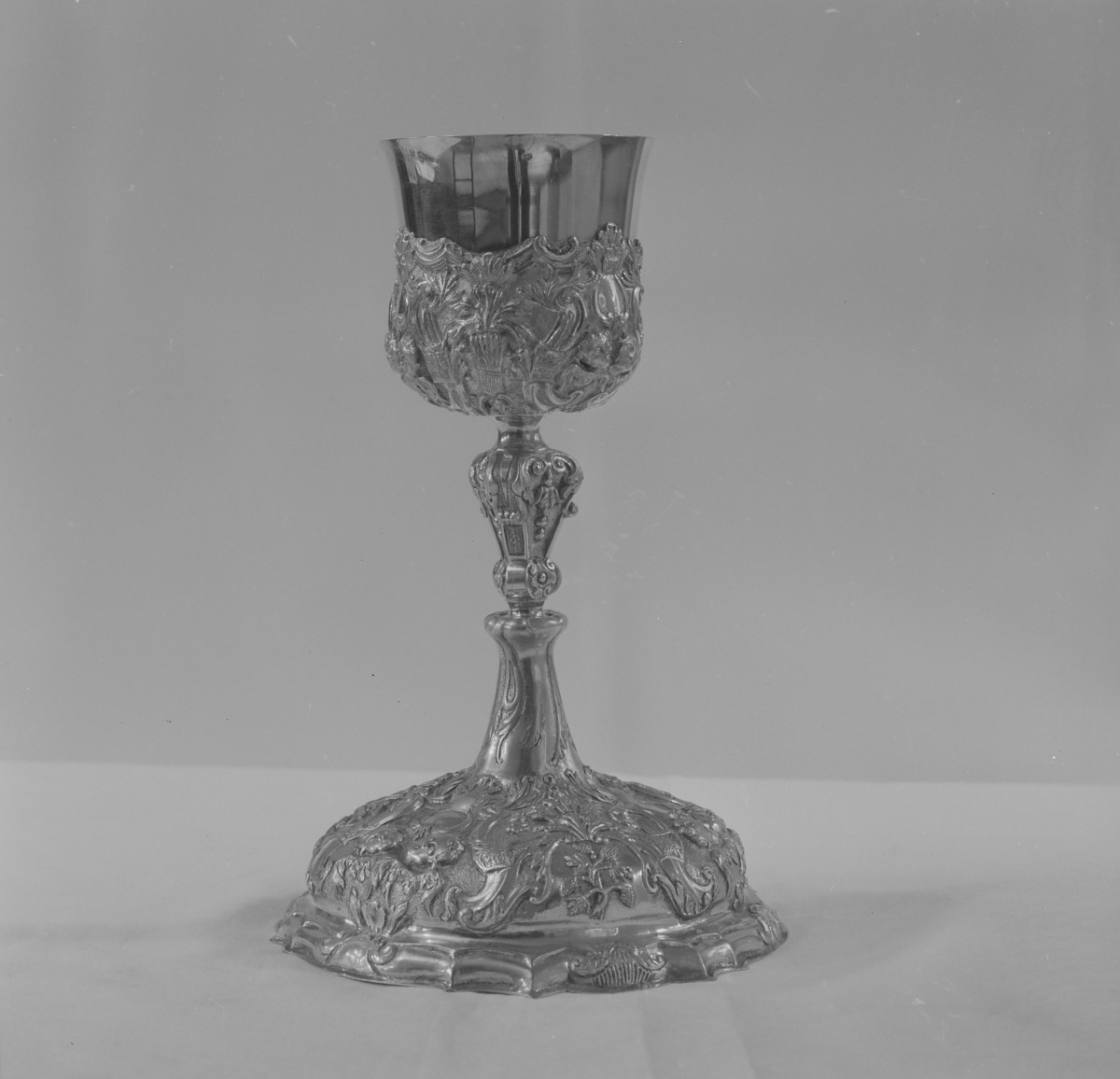 klasztor bożogrobowców - kościół pw. św. Świętych Apostołów Piotra i Pawła - zbiory - kielich z XVIII wieku, skan 1