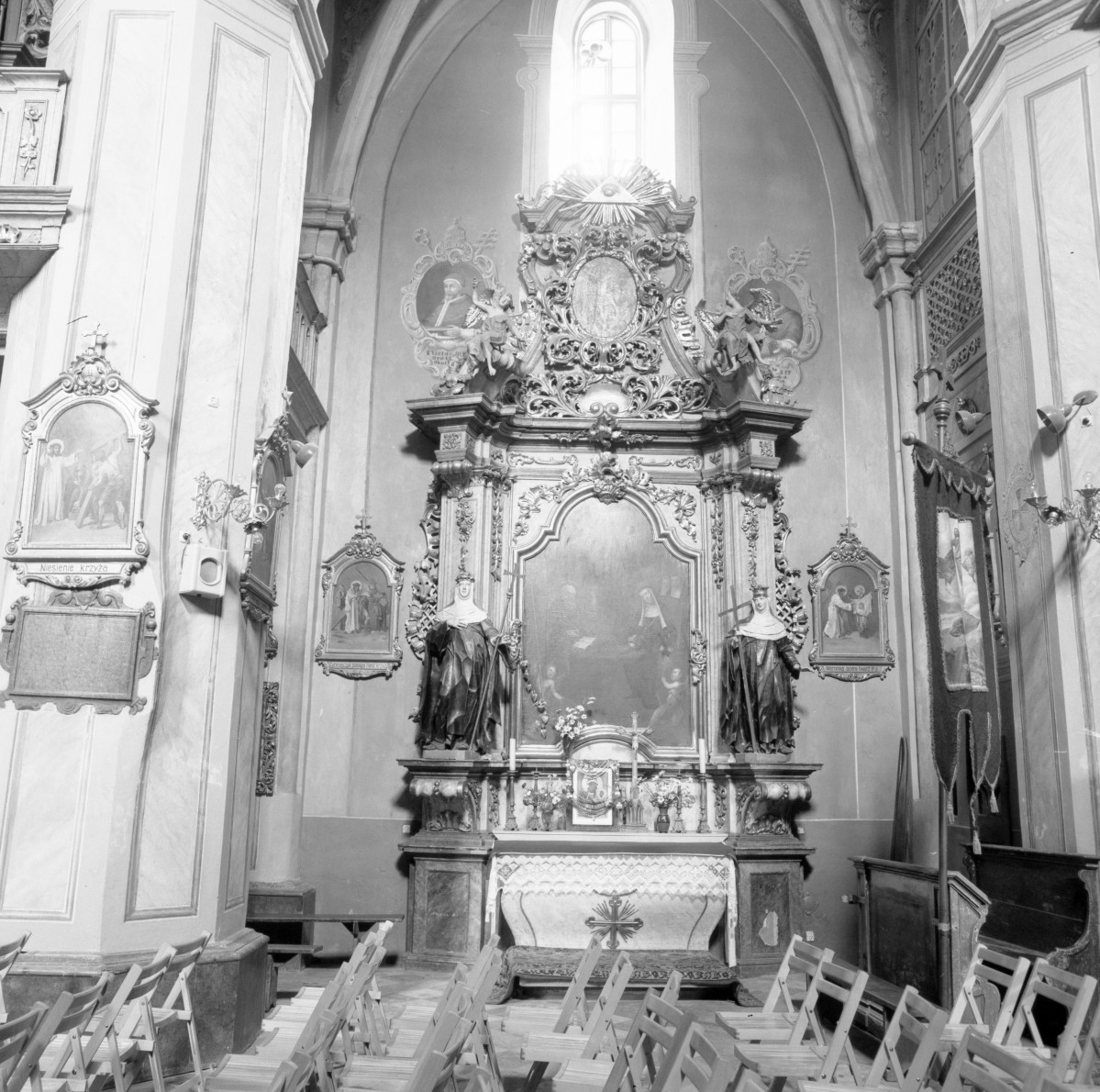 klasztor ss. Mniszek Benedyktynek - kościół pw. Najświętszej Maryi Panny i św. Wojciecha - wnętrze - przęsło zachodnie - ołtarz boczny, skan 1