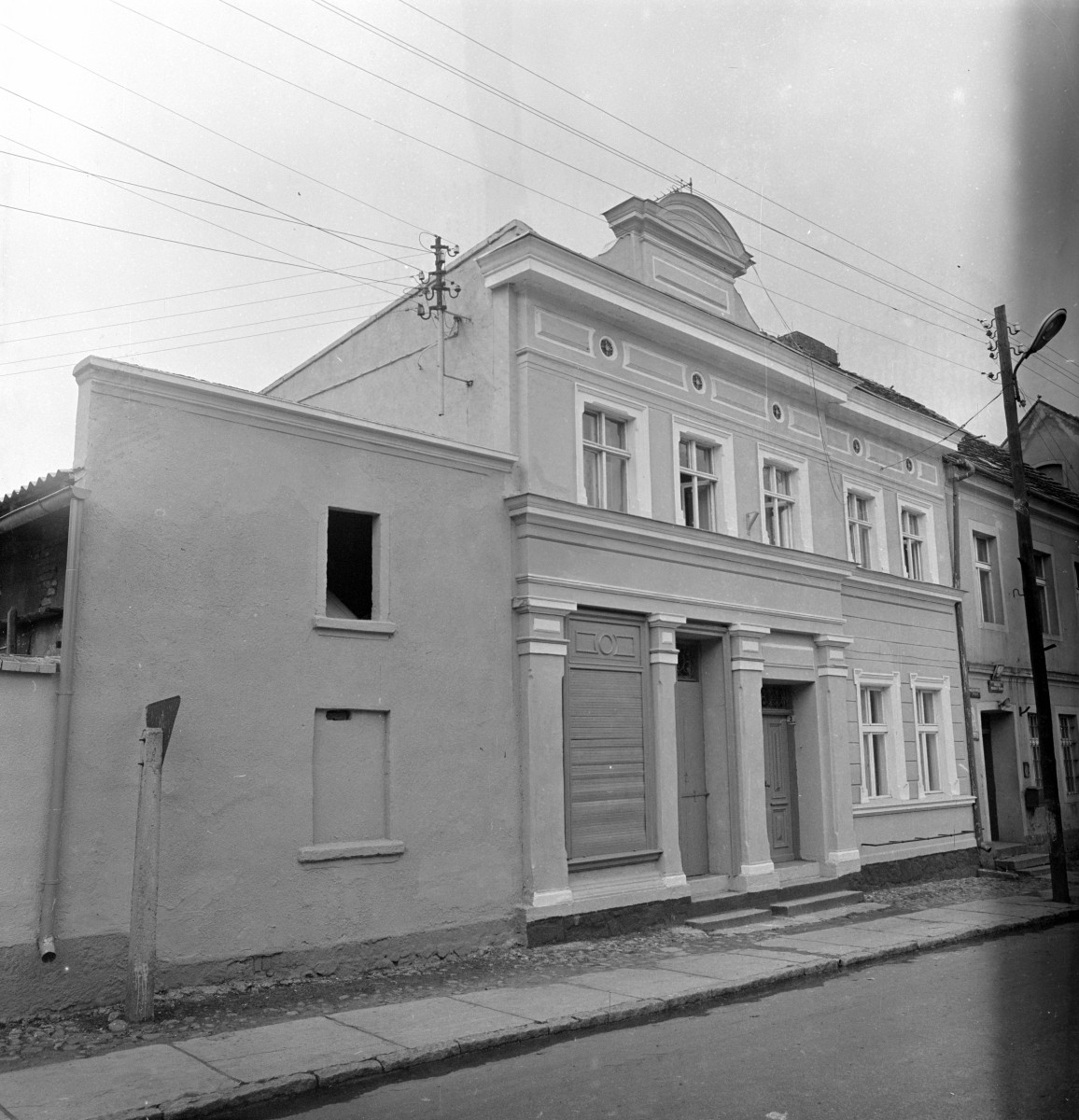 dom mieszkalny, ul. Narutowicza 3 - elewacja od ulicy, skan 1